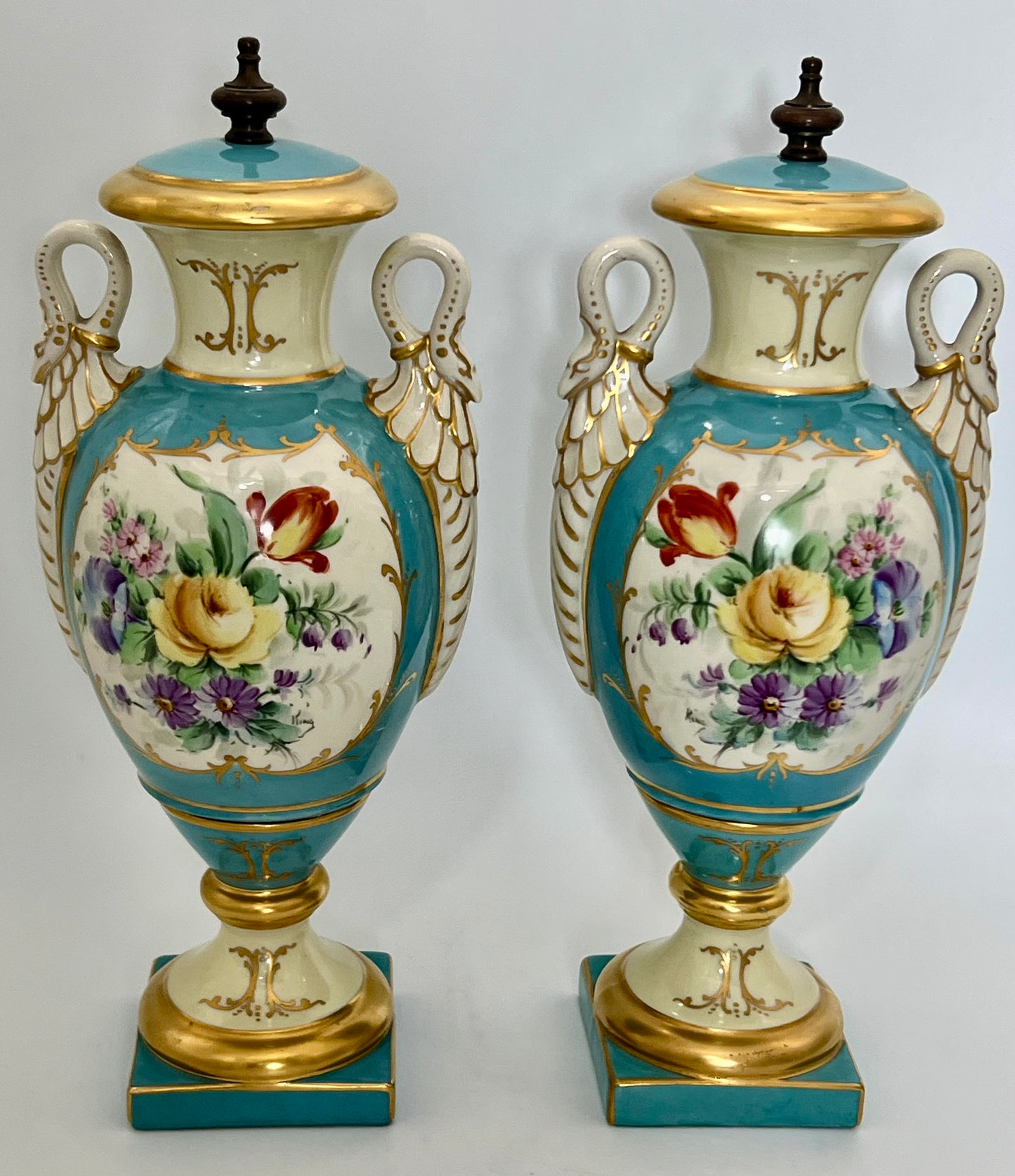 PAIR OF ANTIQUE VIEUX PARIS FINE PORCELAIN DECORATIVE URNS, CIRCA 1840-1870