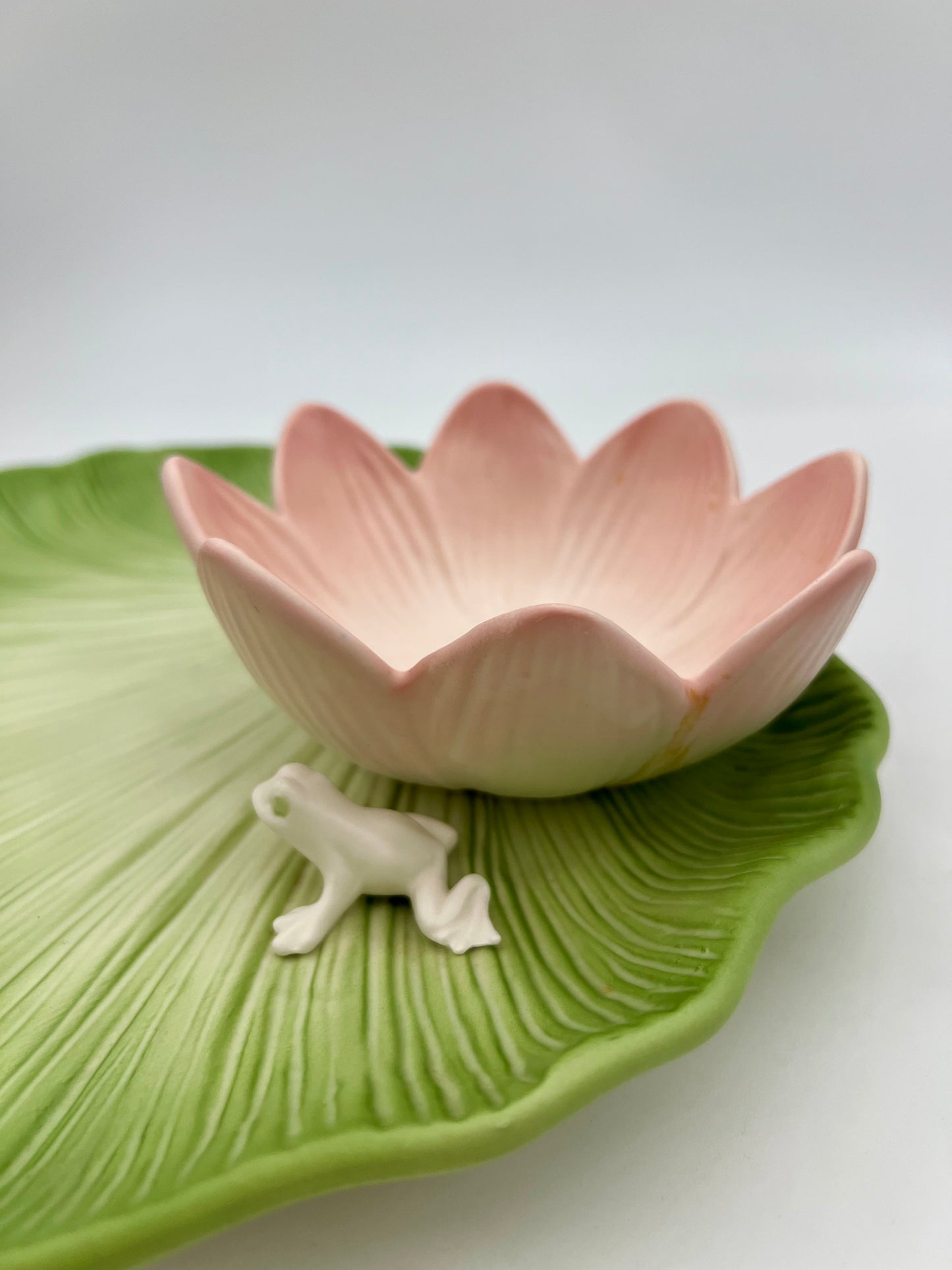 FITZ AND FLOYD CHIP/VEGGIE AND DIP PLATTER LILY, LOTUS AND FROG, 1982