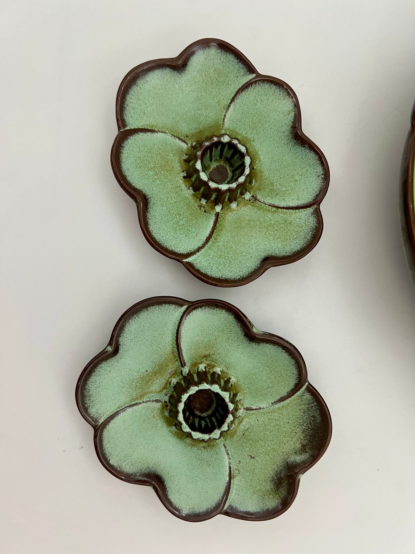 VINTAGE FARMHOUSE SCALLOPED FRANKOMA POTTERY CENTERPIECE SET