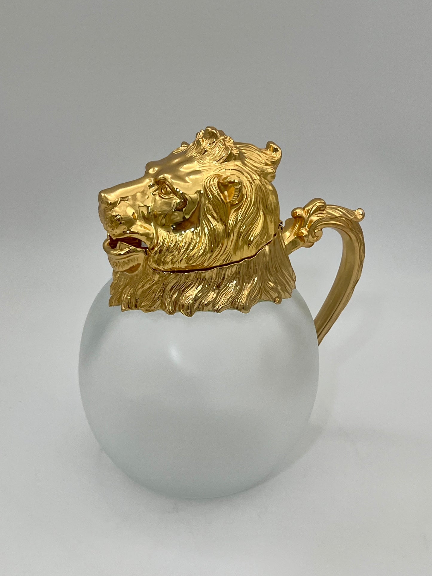 CAROLE STUPELL MID-CENTURY LION HEAD PITCHER AND STIRRUP CUPS, RARE SET OF 7