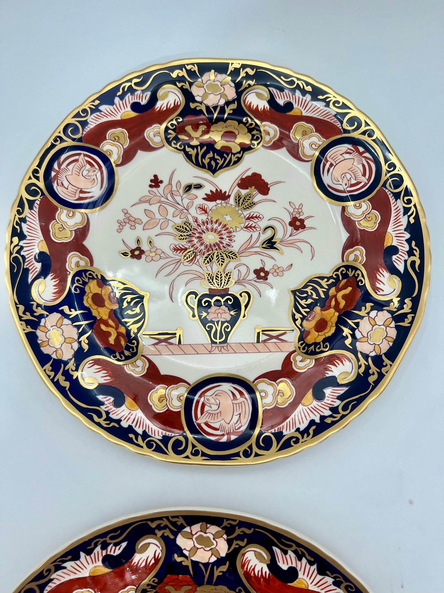 VINTAGE ENGLAND MASON'S IRONSTONE IMARI PATTERN DINNER PLATES, SET OF 2