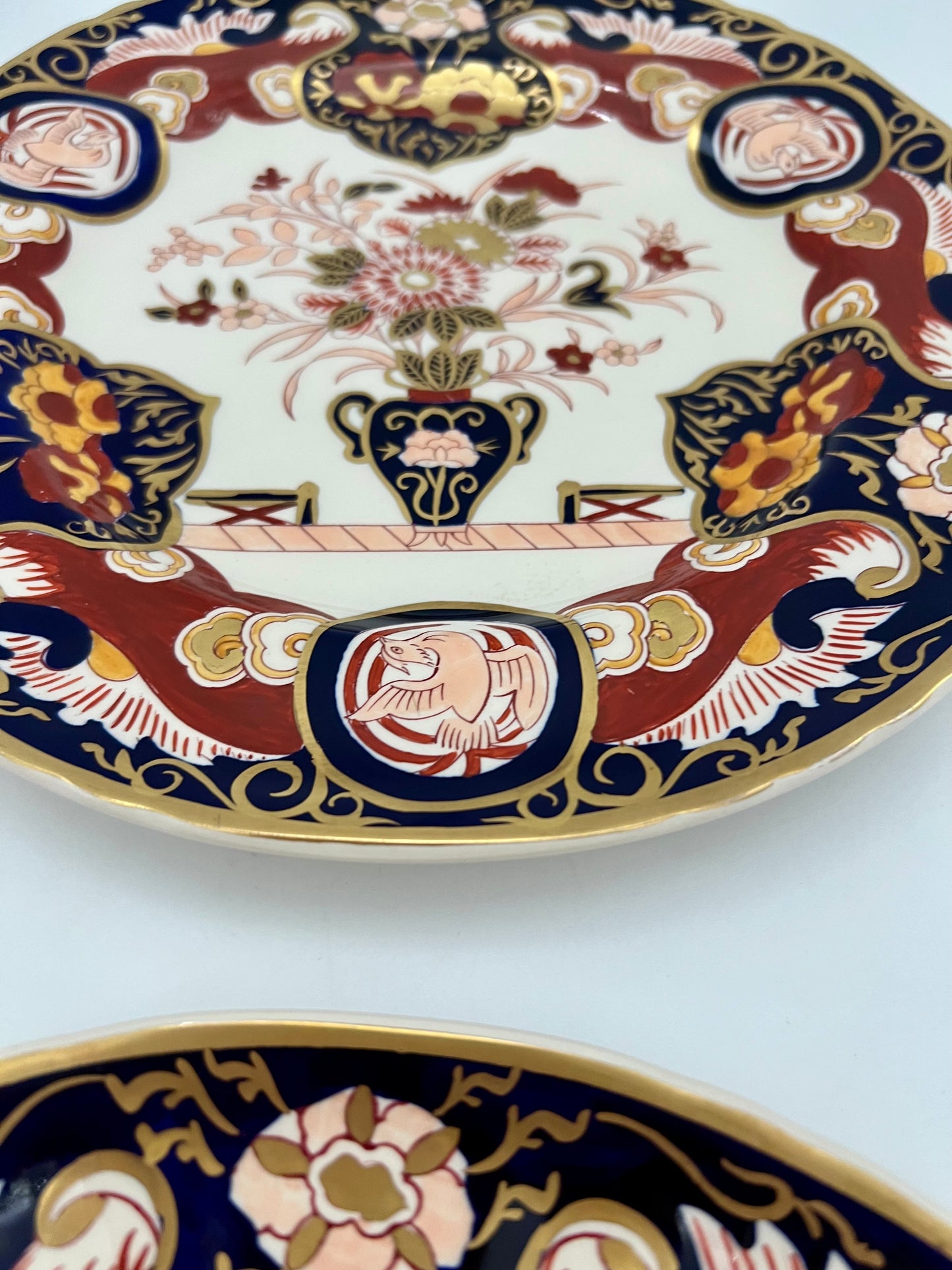 VINTAGE ENGLAND MASON'S IRONSTONE IMARI PATTERN DINNER PLATES, SET OF 2