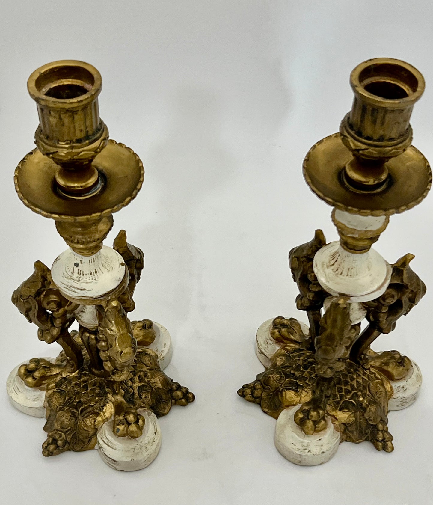 VINTAGE PAIR OF HOLLYWOOD REGENCY NEOCLASSICAL CANDLESTICK HOLDERS
