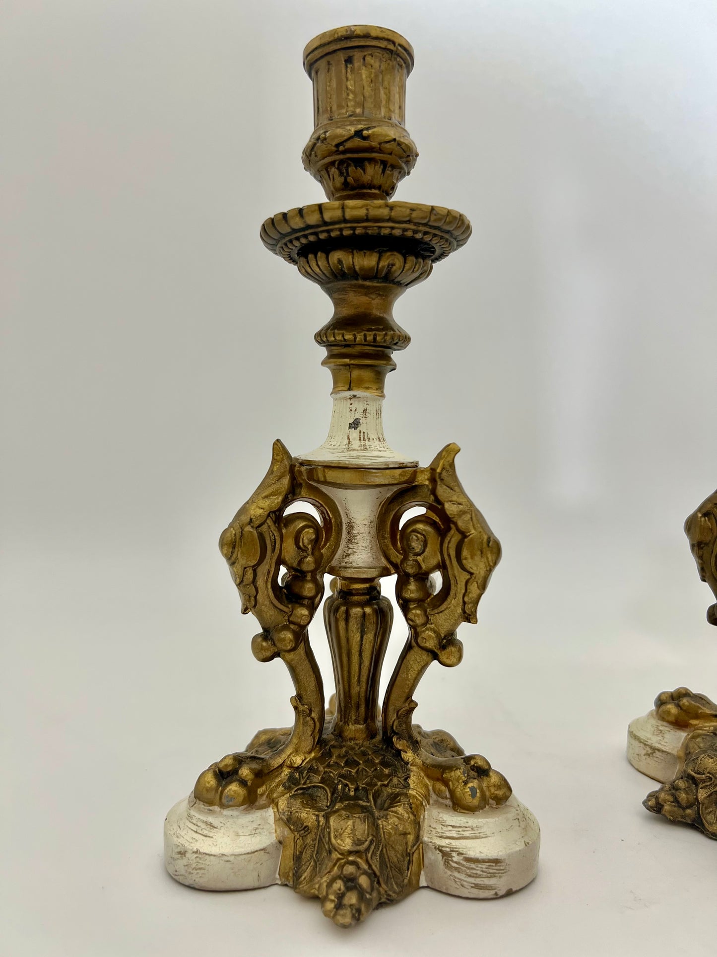 VINTAGE PAIR OF HOLLYWOOD REGENCY NEOCLASSICAL CANDLESTICK HOLDERS