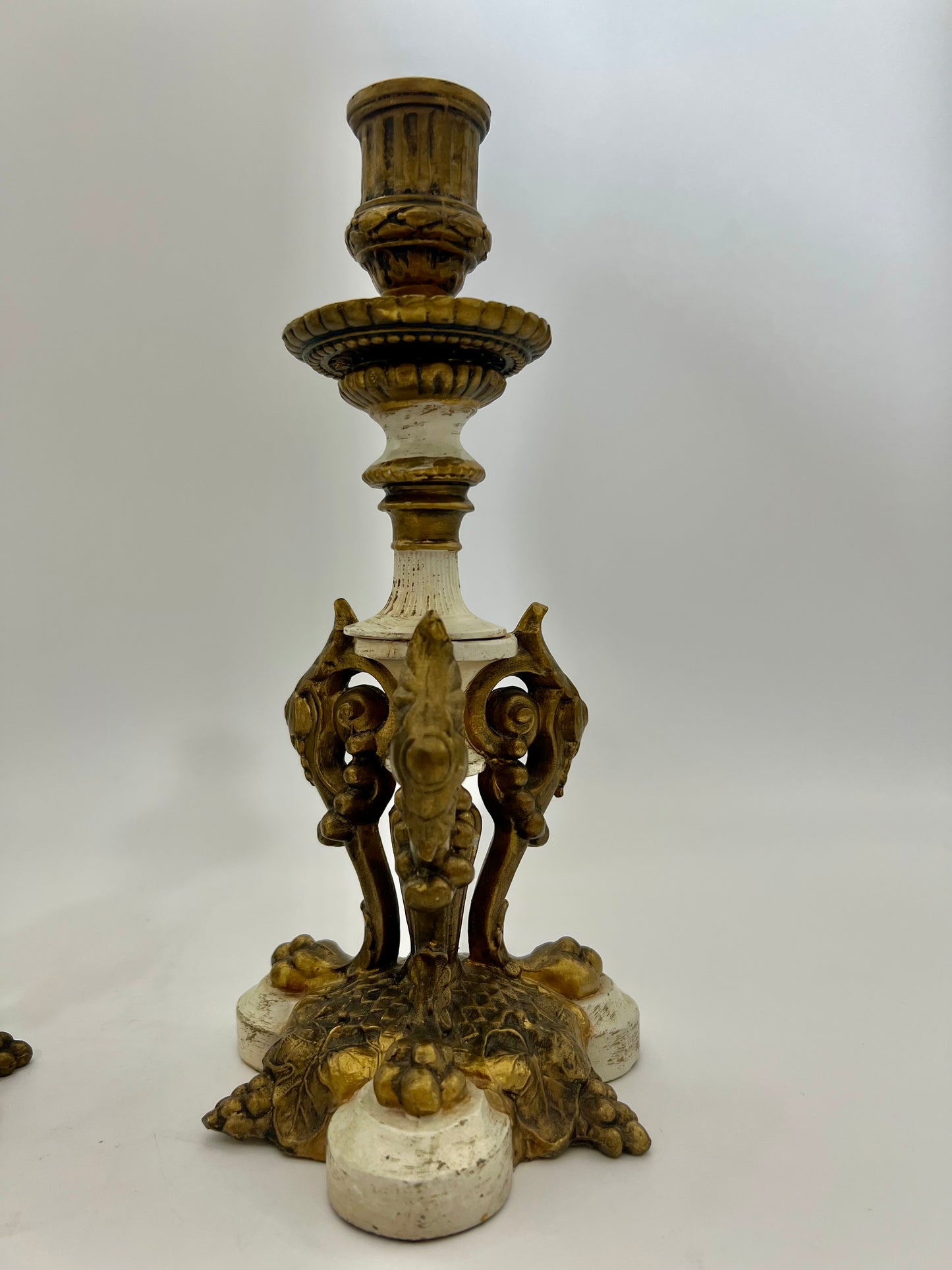 VINTAGE PAIR OF HOLLYWOOD REGENCY NEOCLASSICAL CANDLESTICK HOLDERS