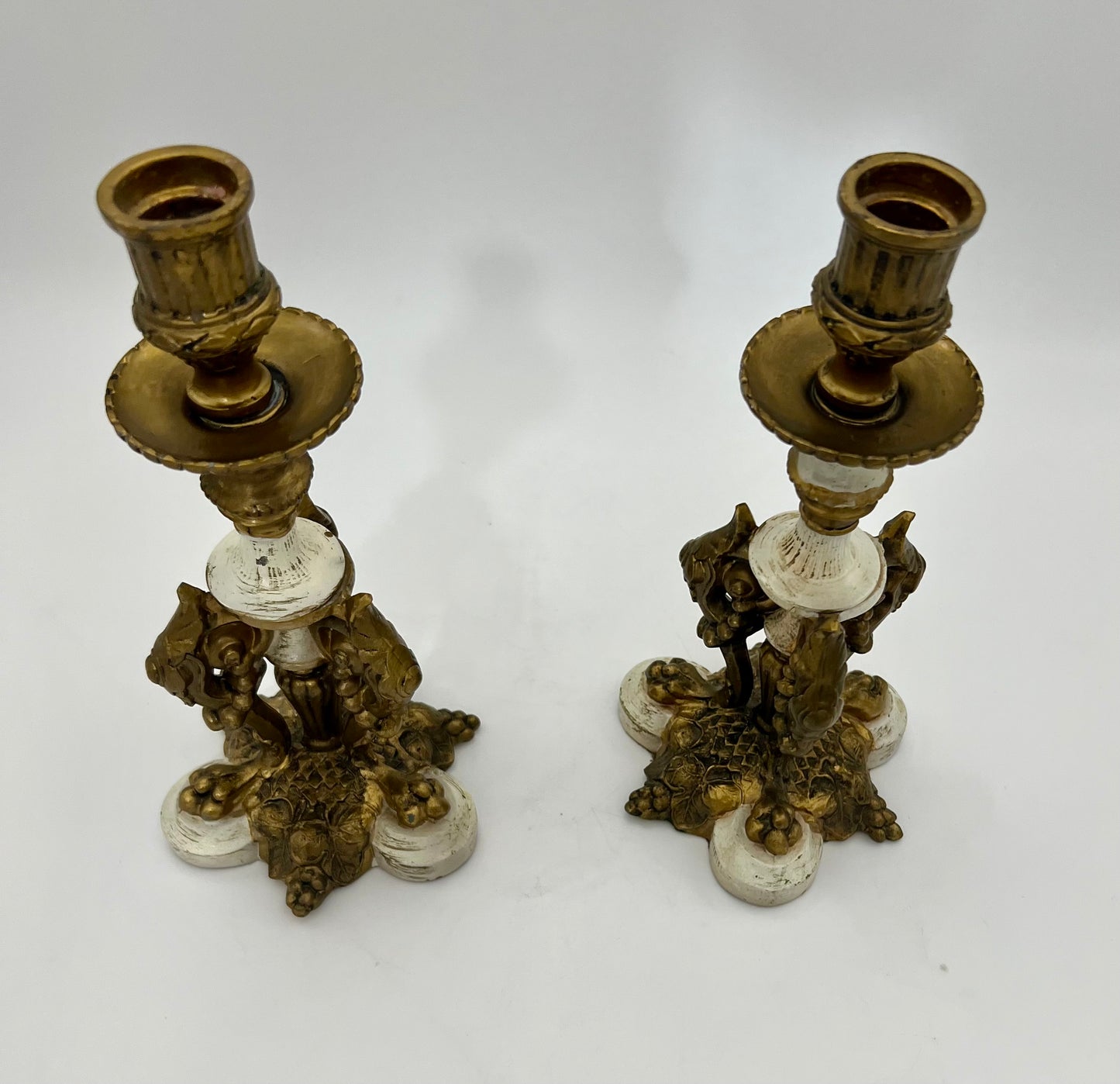 VINTAGE PAIR OF HOLLYWOOD REGENCY NEOCLASSICAL CANDLESTICK HOLDERS