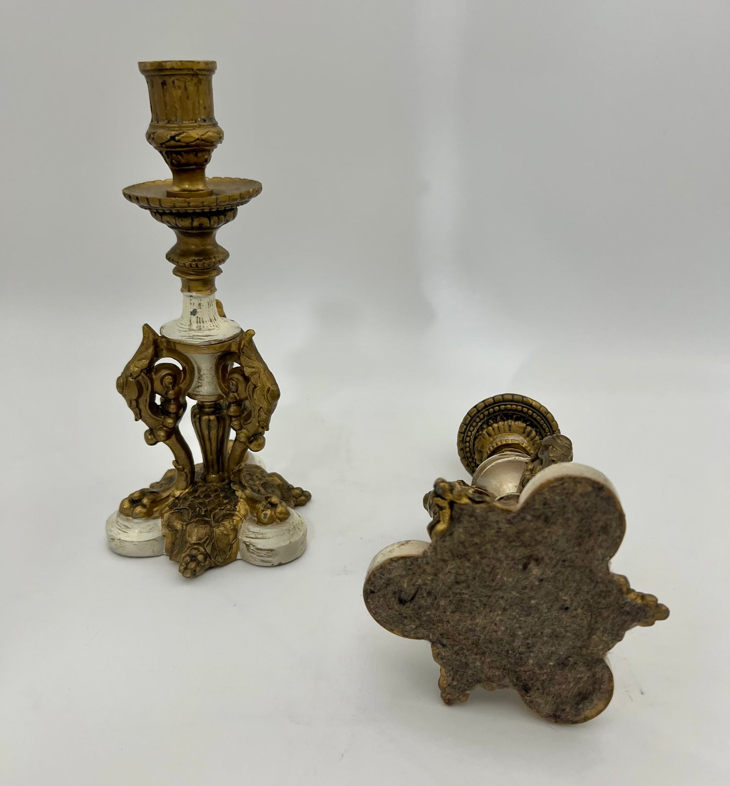 VINTAGE PAIR OF HOLLYWOOD REGENCY NEOCLASSICAL CANDLESTICK HOLDERS