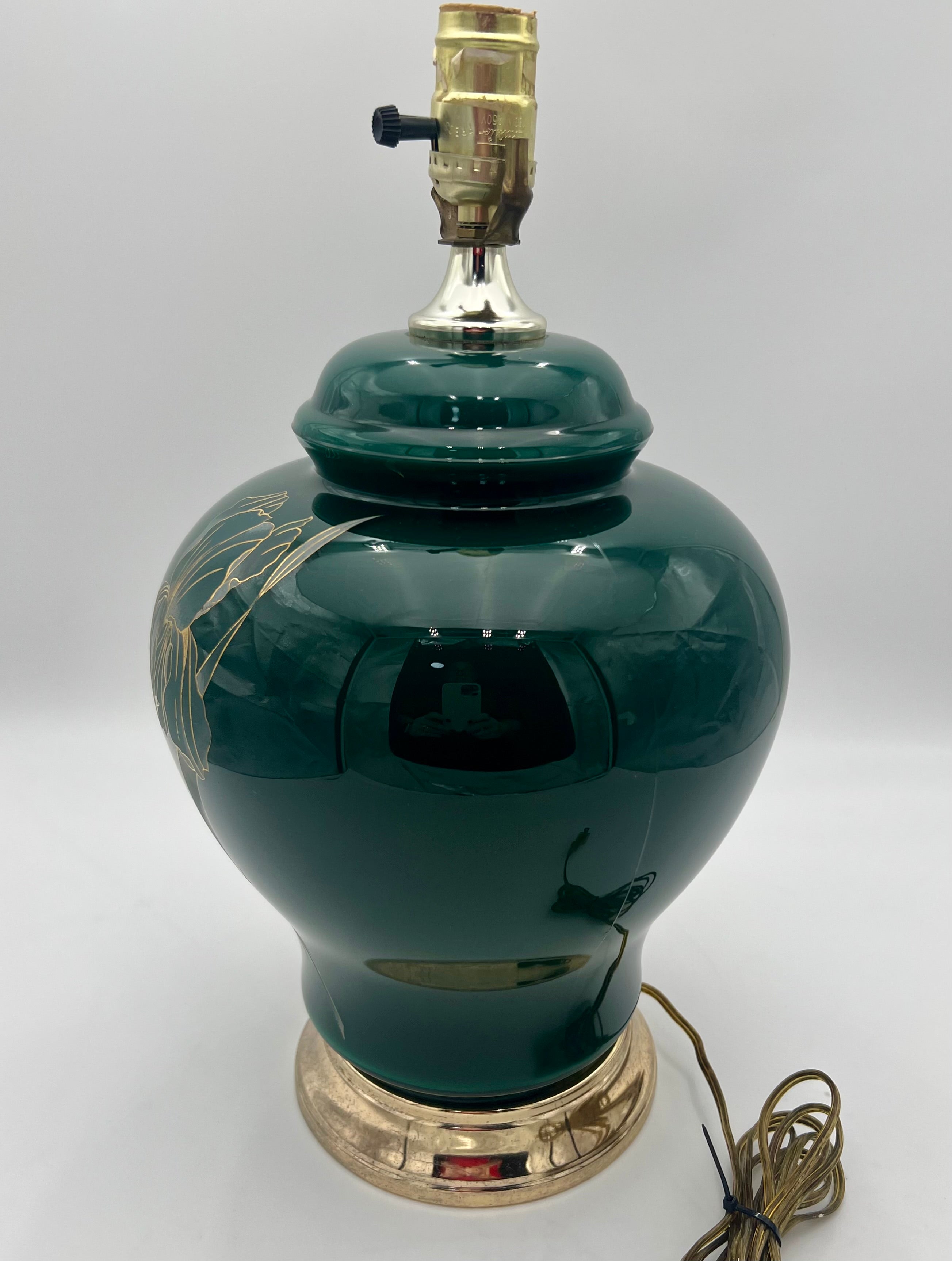 VINTAGE HOLLYWOOD REGENCY REVIVAL EMERALD GREEN ART GLASS LAMP WITH GILT IRIS – CIRCA 1970s–1980s – 17″