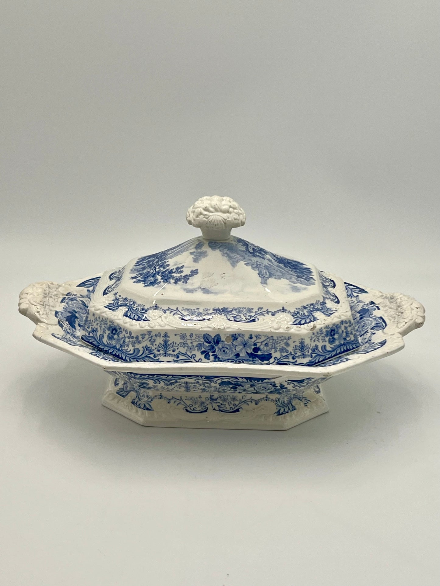 ANTIQUE ENGLISH STAFFORDSHIRE PORCELAIN COVERED VEGETABLE DISH, CIRCA 1860s