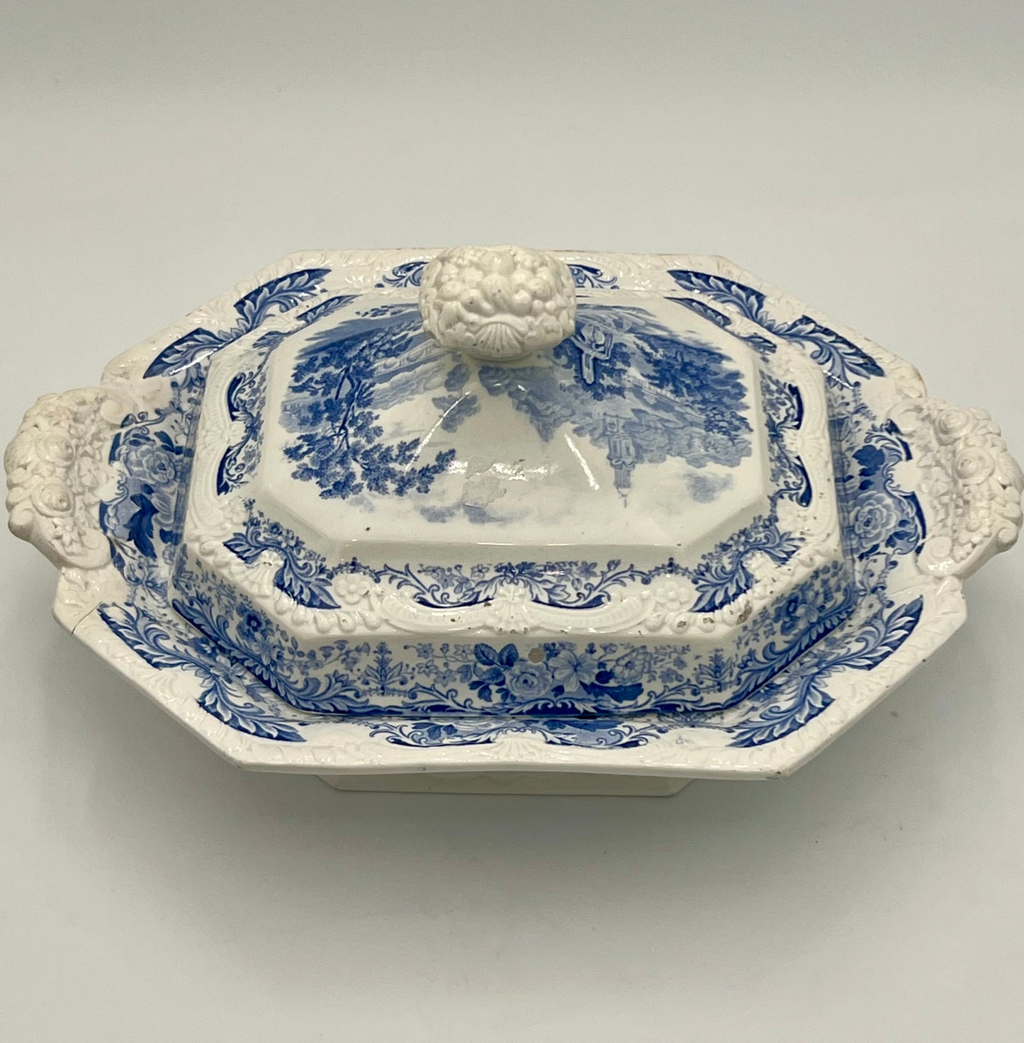 ANTIQUE ENGLISH STAFFORDSHIRE PORCELAIN COVERED VEGETABLE DISH, CIRCA 1860s