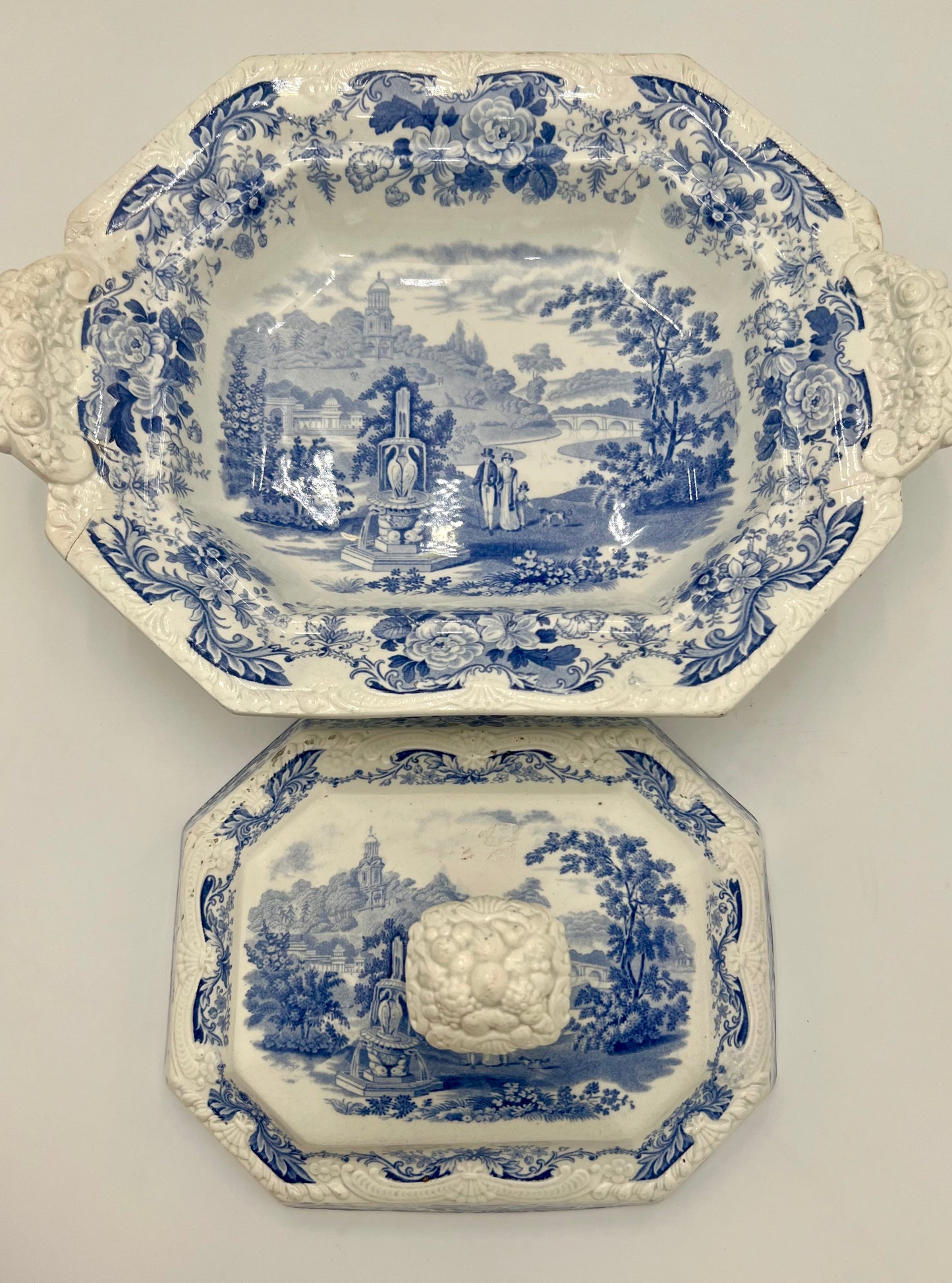 ANTIQUE ENGLISH STAFFORDSHIRE PORCELAIN COVERED VEGETABLE DISH, CIRCA 1860s