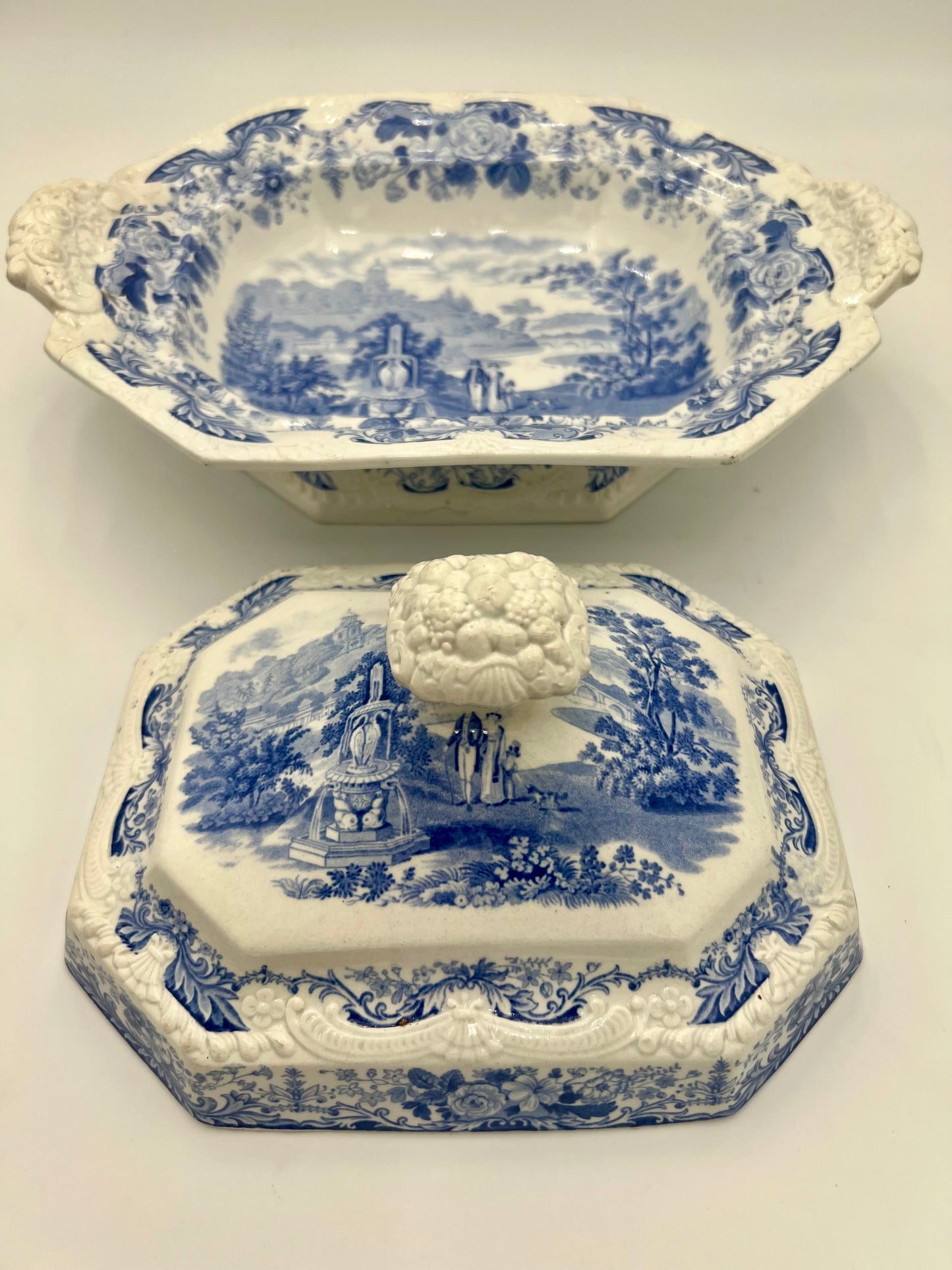 ANTIQUE ENGLISH STAFFORDSHIRE PORCELAIN COVERED VEGETABLE DISH, CIRCA 1860s