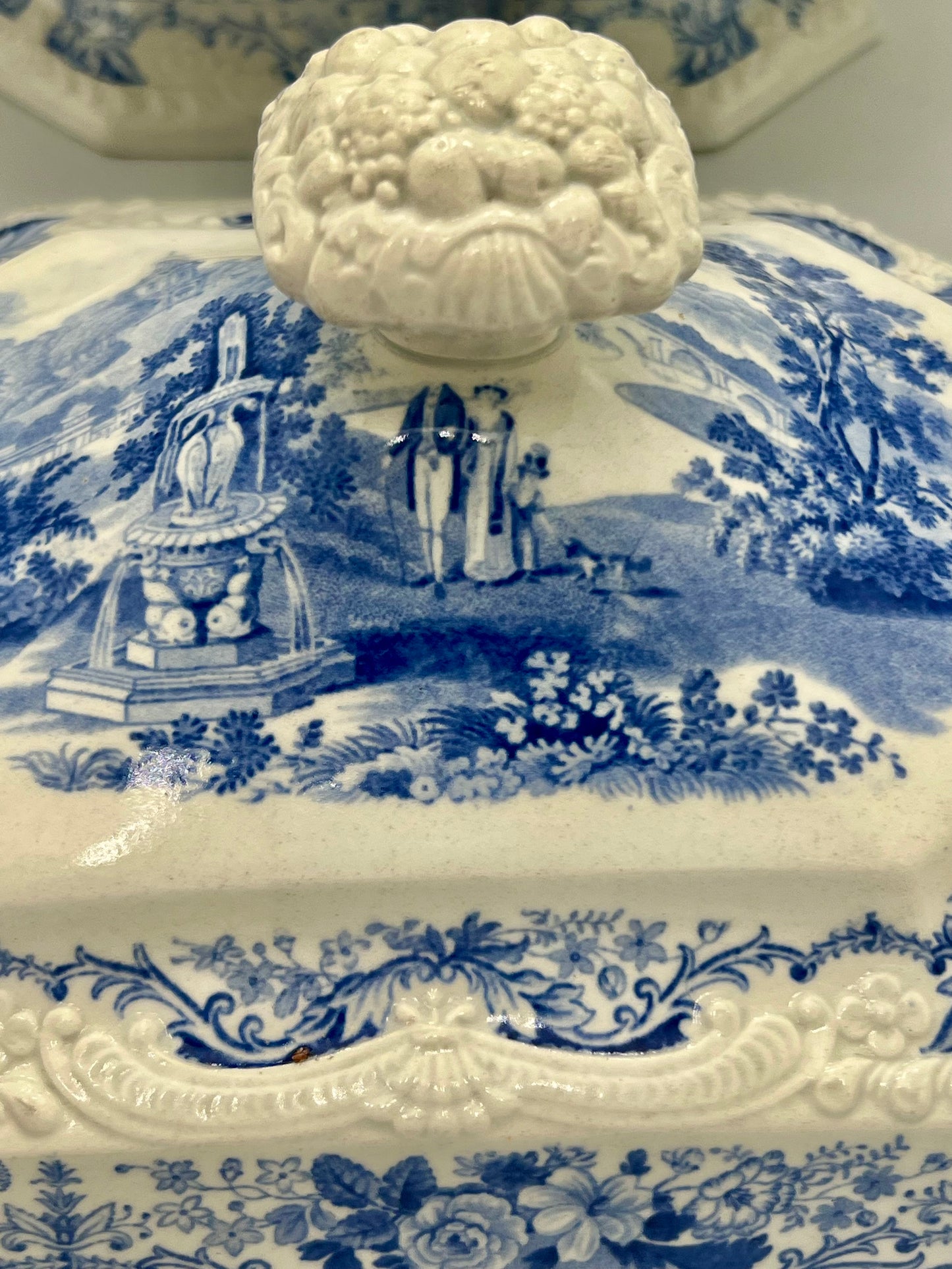 ANTIQUE ENGLISH STAFFORDSHIRE PORCELAIN COVERED VEGETABLE DISH, CIRCA 1860s