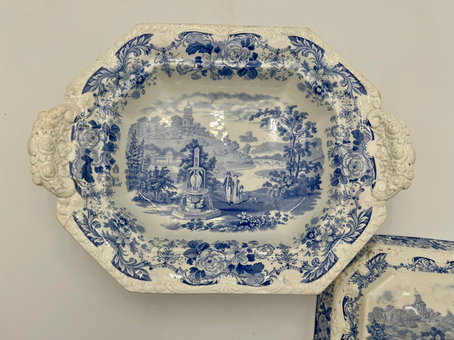 ANTIQUE ENGLISH STAFFORDSHIRE PORCELAIN COVERED VEGETABLE DISH, CIRCA 1860s