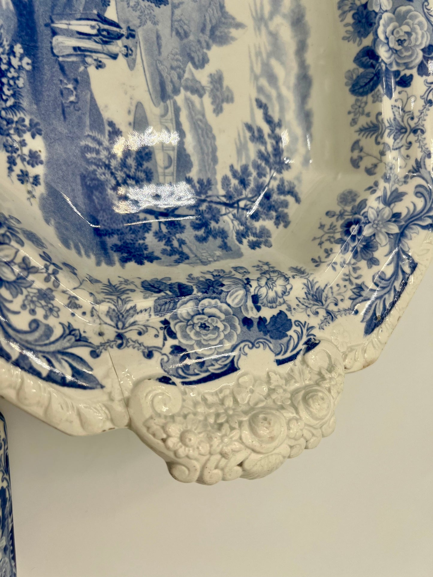 ANTIQUE ENGLISH STAFFORDSHIRE PORCELAIN COVERED VEGETABLE DISH, CIRCA 1860s