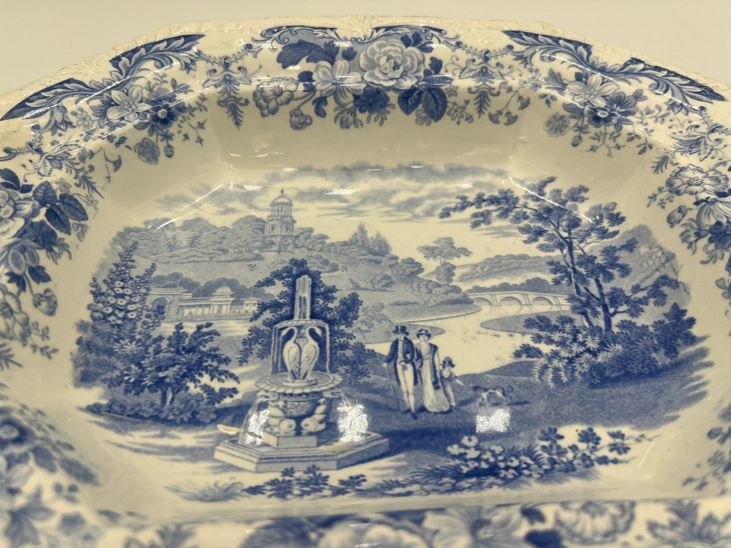ANTIQUE ENGLISH STAFFORDSHIRE PORCELAIN COVERED VEGETABLE DISH, CIRCA 1860s