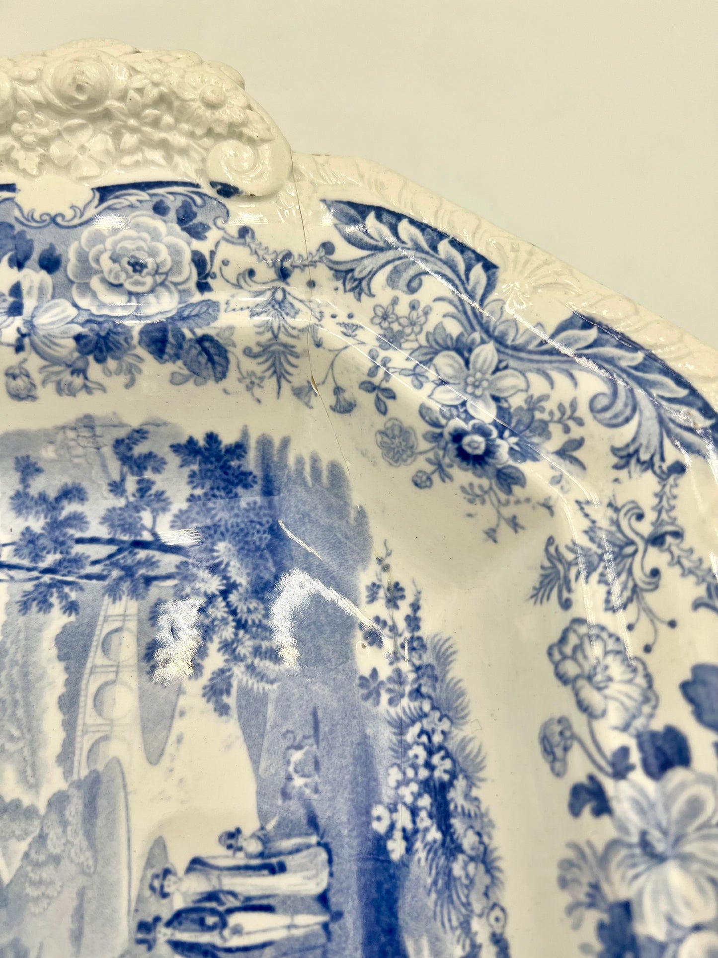 ANTIQUE ENGLISH STAFFORDSHIRE PORCELAIN COVERED VEGETABLE DISH, CIRCA 1860s