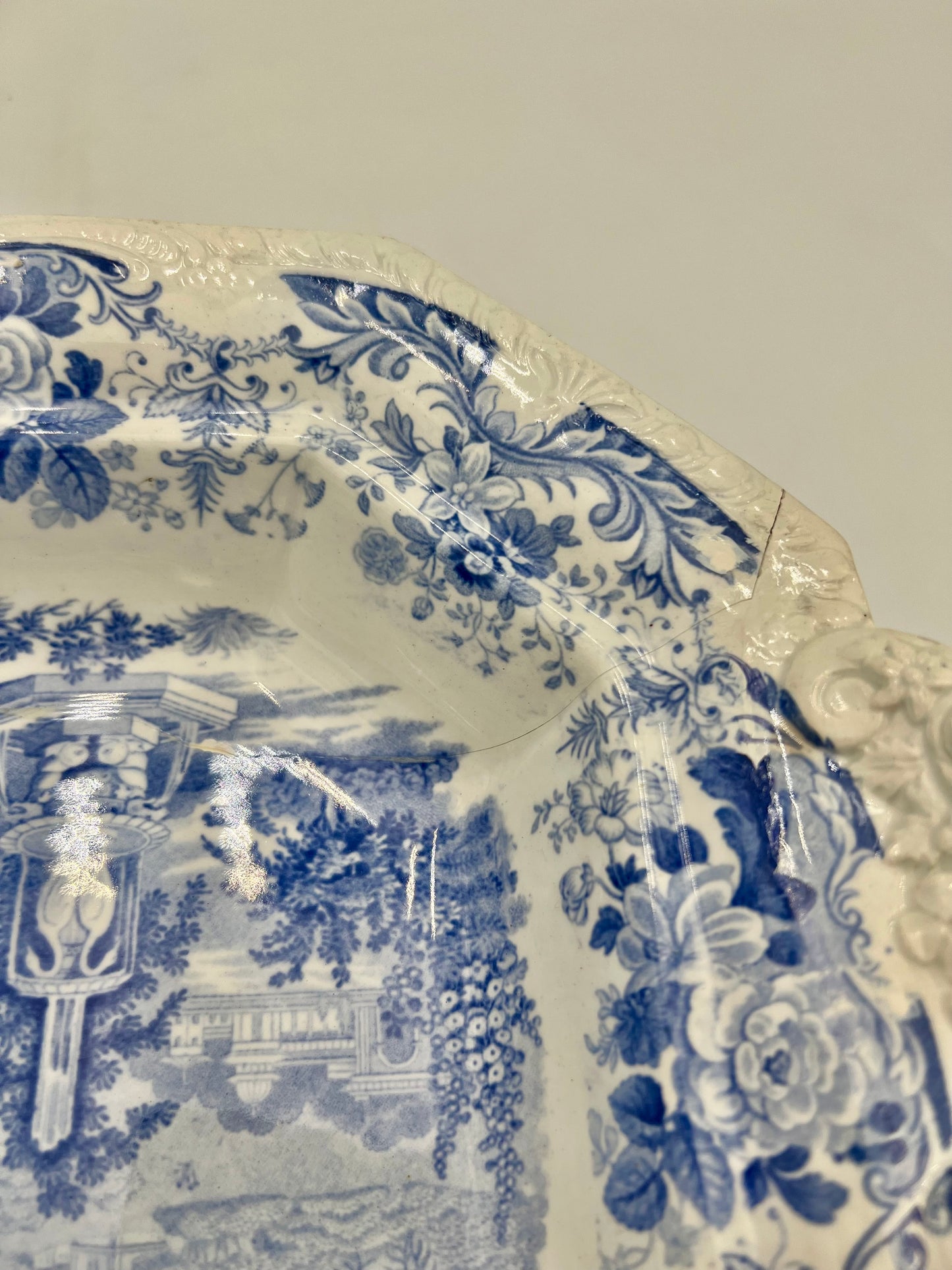 ANTIQUE ENGLISH STAFFORDSHIRE PORCELAIN COVERED VEGETABLE DISH, CIRCA 1860s