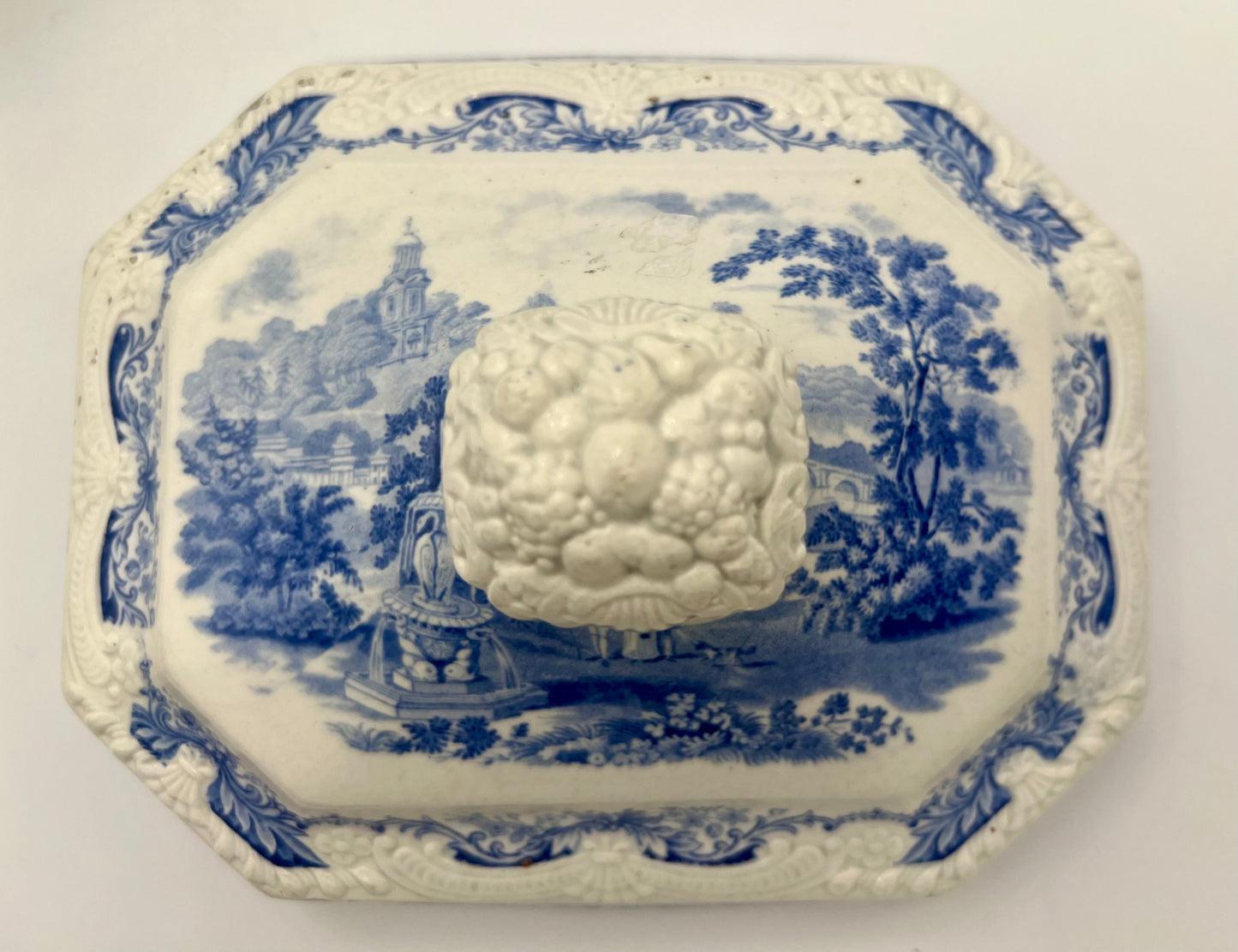 ANTIQUE ENGLISH STAFFORDSHIRE PORCELAIN COVERED VEGETABLE DISH, CIRCA 1860s