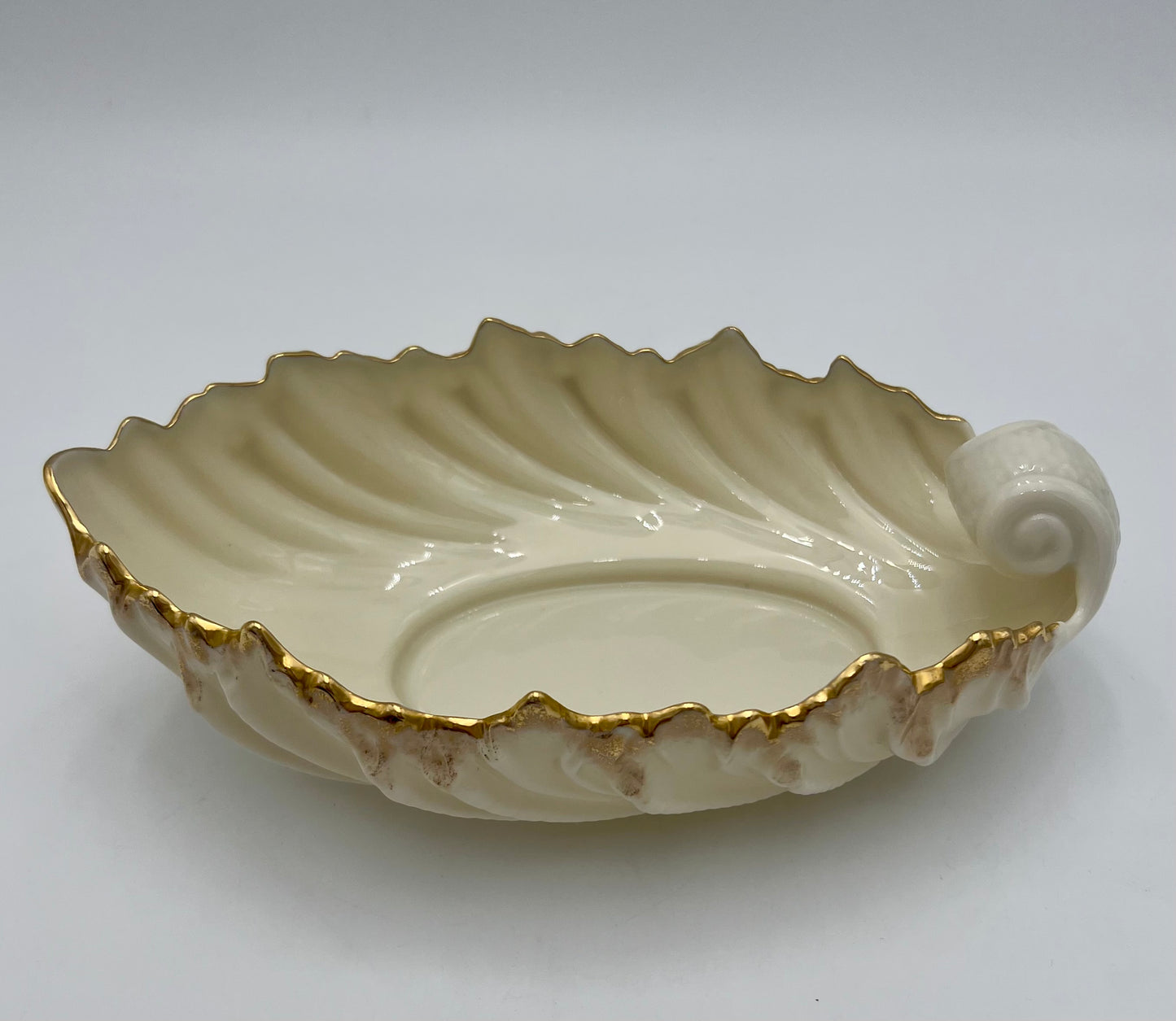 VINTAGE LENOX SHELL DISH WITH 24 K GOLD TRIM, CIRCA 1930S-1950s