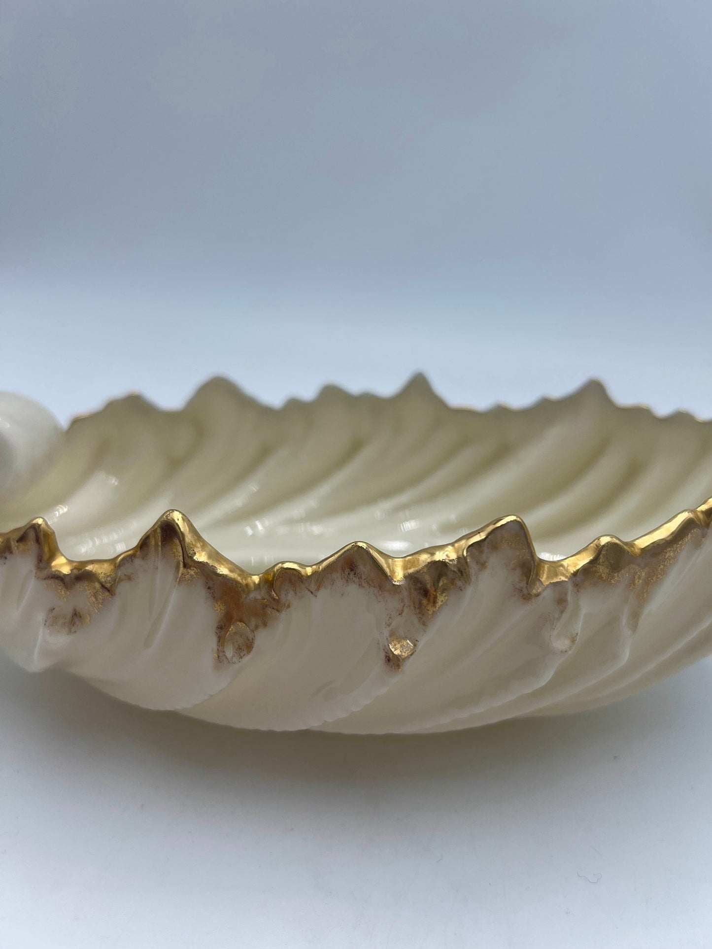 VINTAGE LENOX SHELL DISH WITH 24 K GOLD TRIM, CIRCA 1930S-1950s