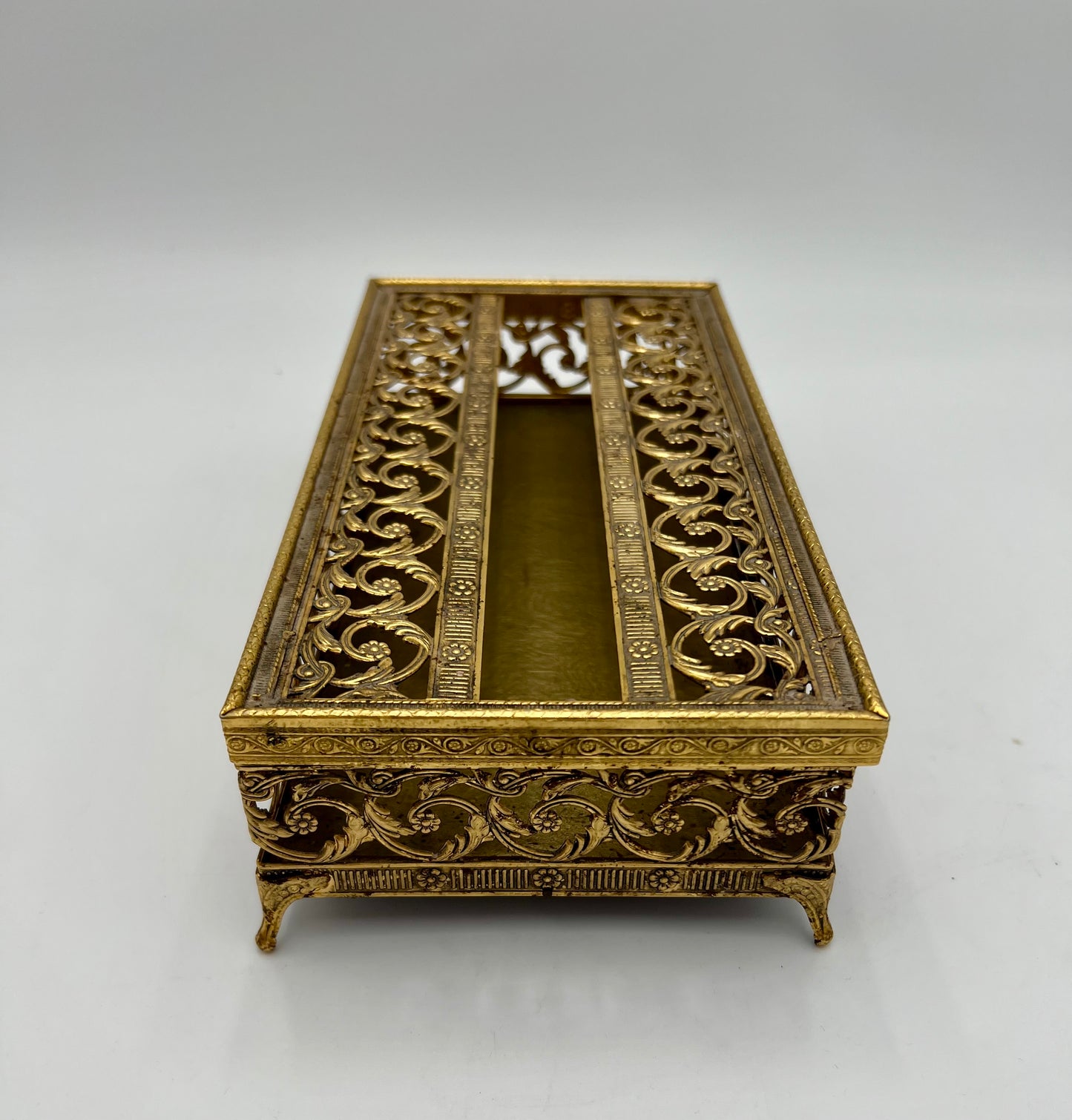 HOLLYWOOD REGENCY TISSUE HOLDER, CIRCA 1960s