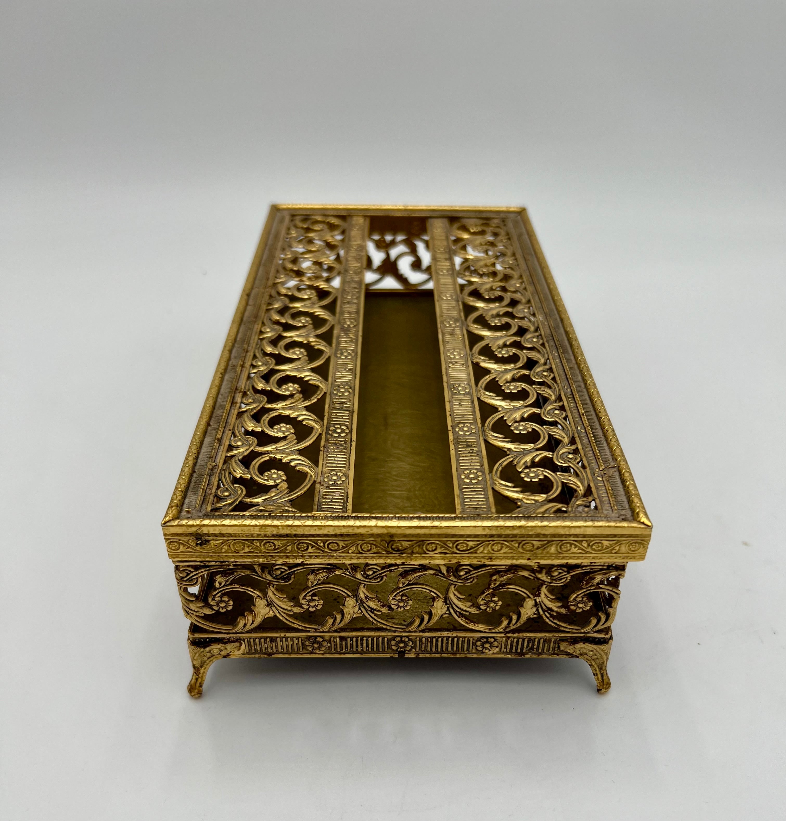 VINTAGE GILT BRASS FILIGREE JEWELRY BOX FRENCH VANITY TRINKET CASKET HOLLYWOOD REGENCY DECOR