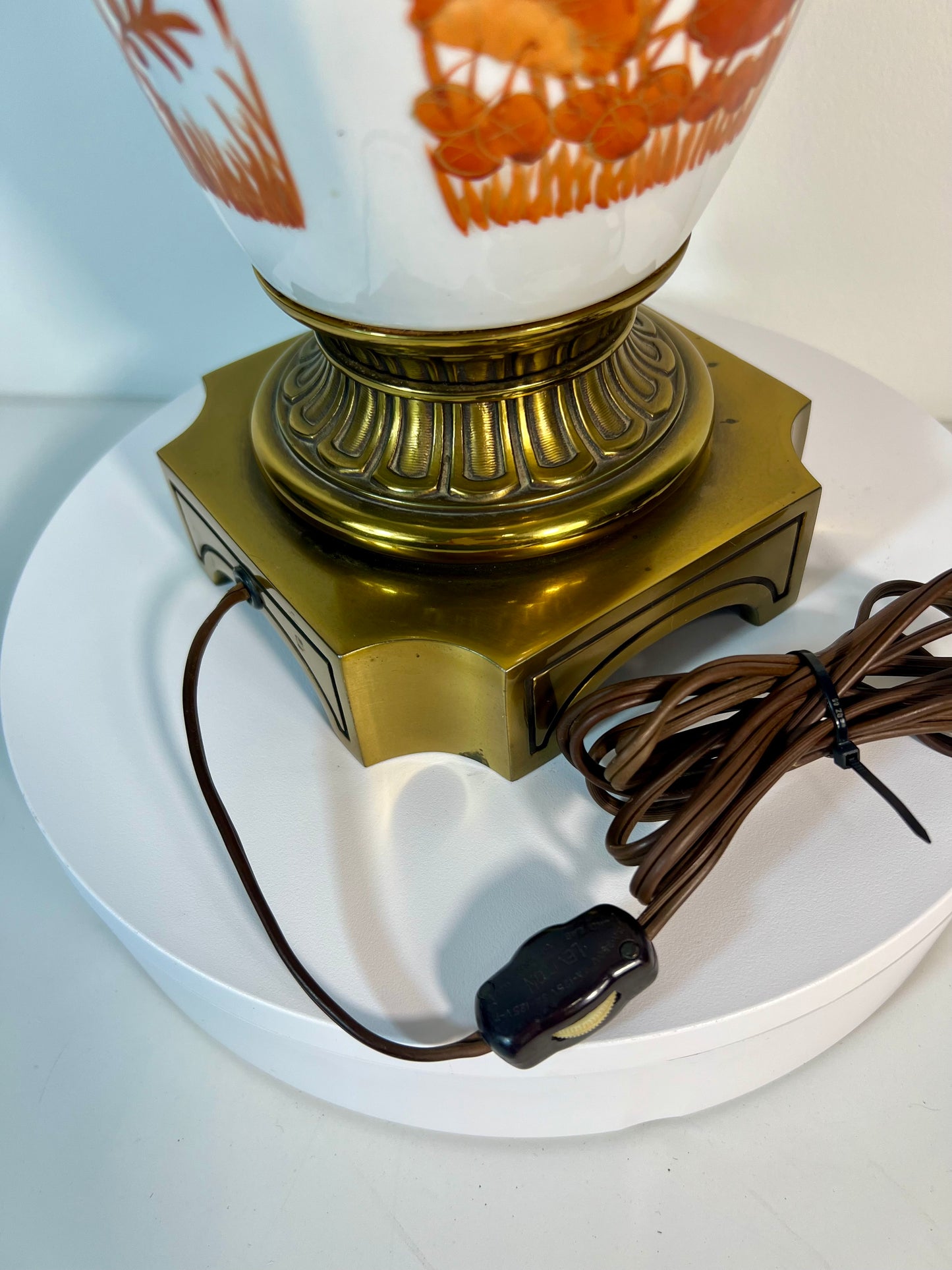 VERY RARE VINTAGE STIFFEL TORCHIERE HEAVY BRASS CHINOISERIE ORANGE AND WHITE LAMP, CIRCA 1946-1960