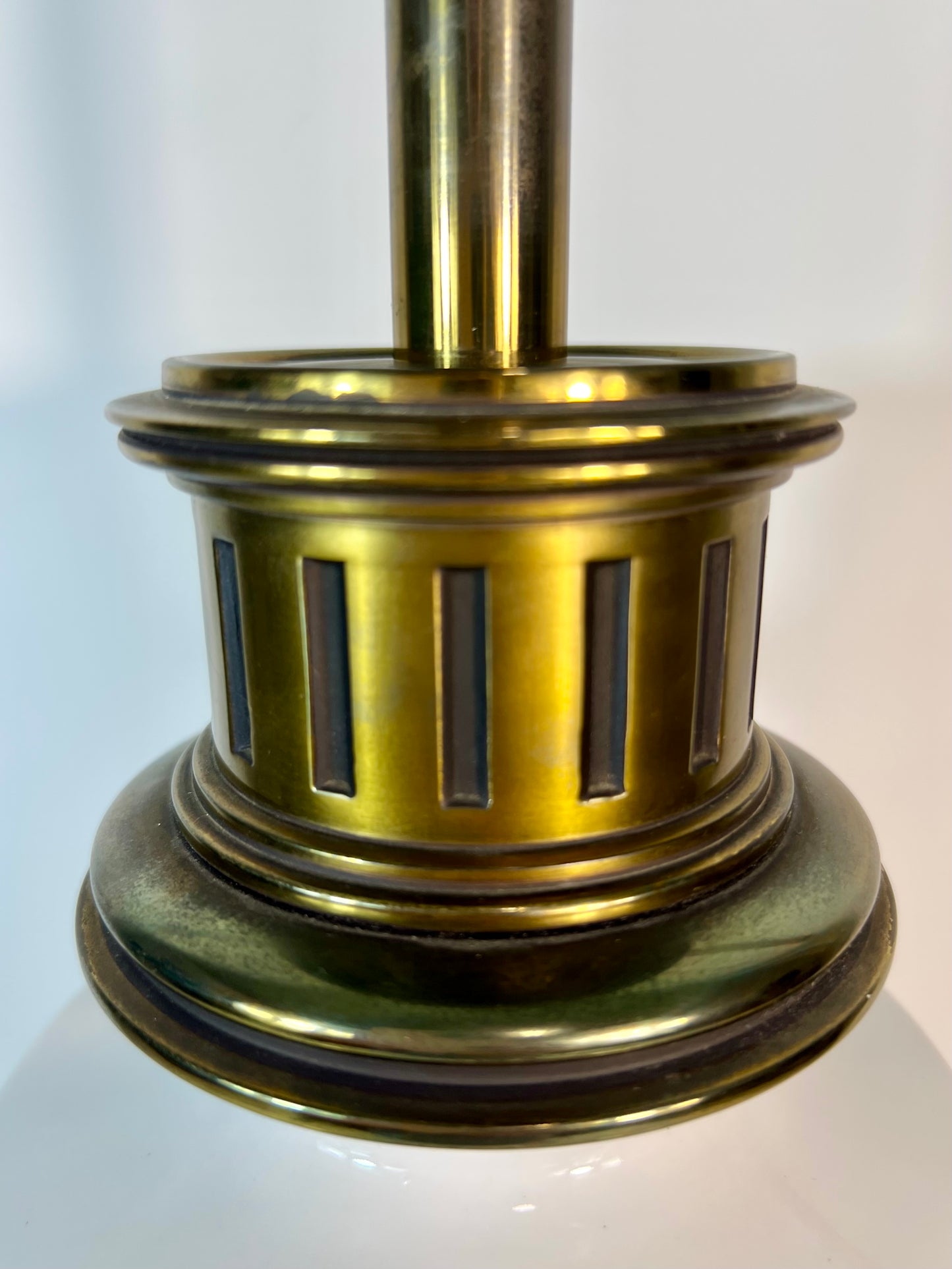 VERY RARE VINTAGE STIFFEL TORCHIERE HEAVY BRASS CHINOISERIE ORANGE AND WHITE LAMP, CIRCA 1946-1960