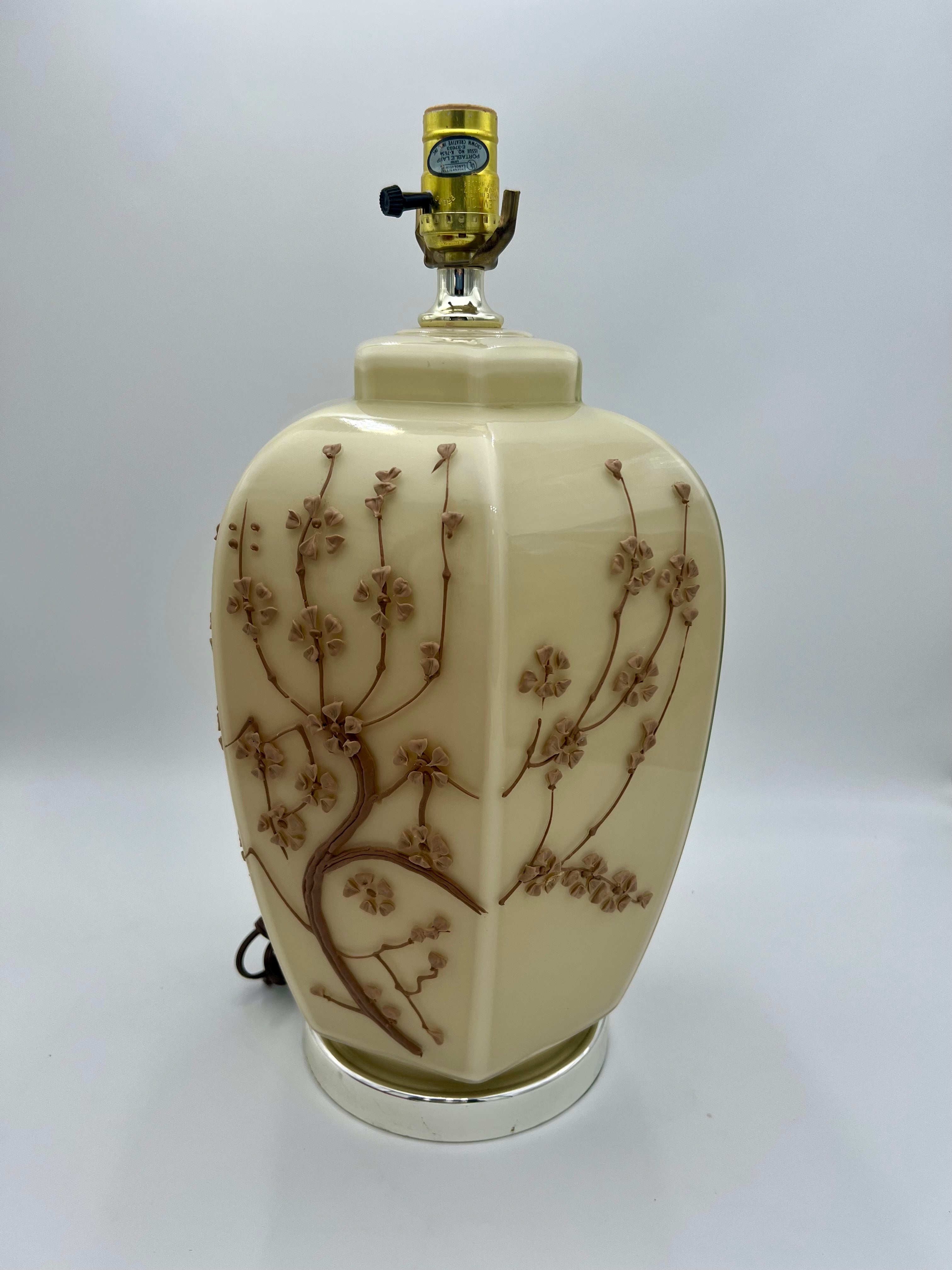 VINTAGE GLAZED CERAMIC CHERRY BLOSSOM TABLE LAMP WITH RAISED FLORAL RELIEF – HOLLYWOOD REGENCY CHINOISERIE