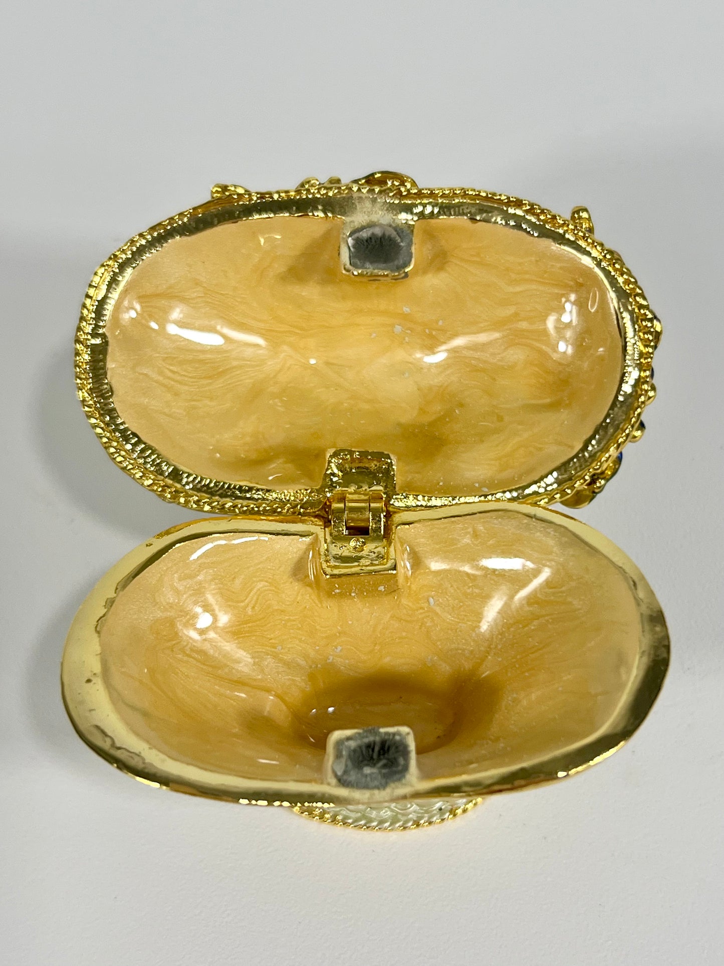 VINTAGE FLOWER BASKET TRINKET/JEWELRY BOX WITH CRYSTAL DETAILS