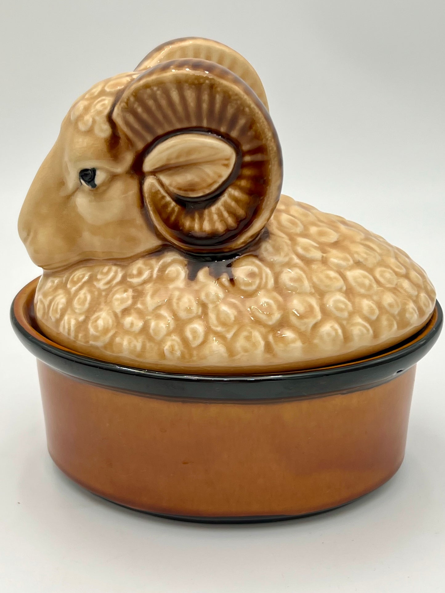 RARE VINTAGE SECLA PORTUGAL RAM HEAD COVERED TUREEN