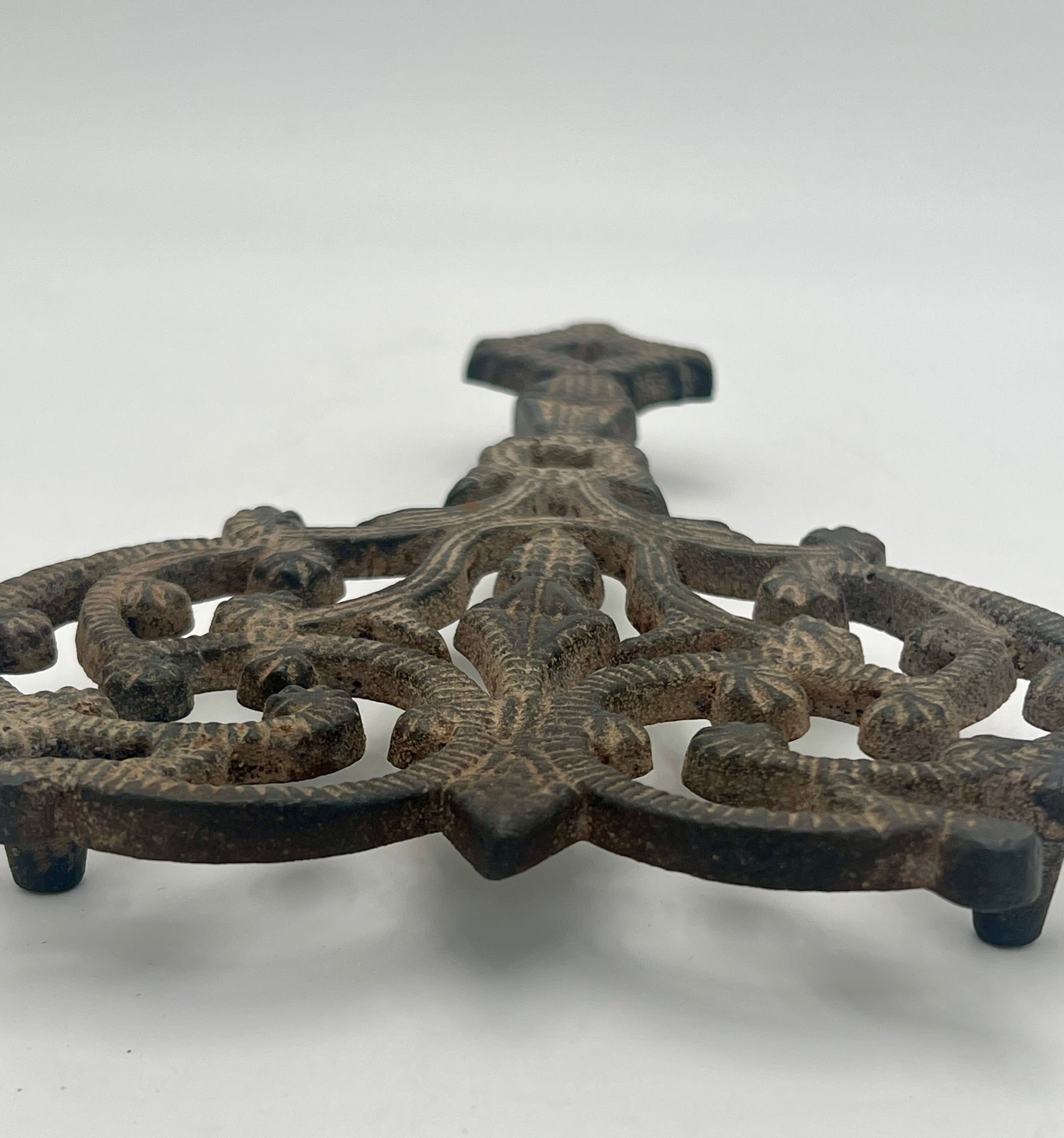 VINTAGE J.Z.H. CAST IRON TRIVET | ANTIQUE ORNATE SCROLLWORK | PENNSYLVANIA FOUNDRY | C. 1890–1910
