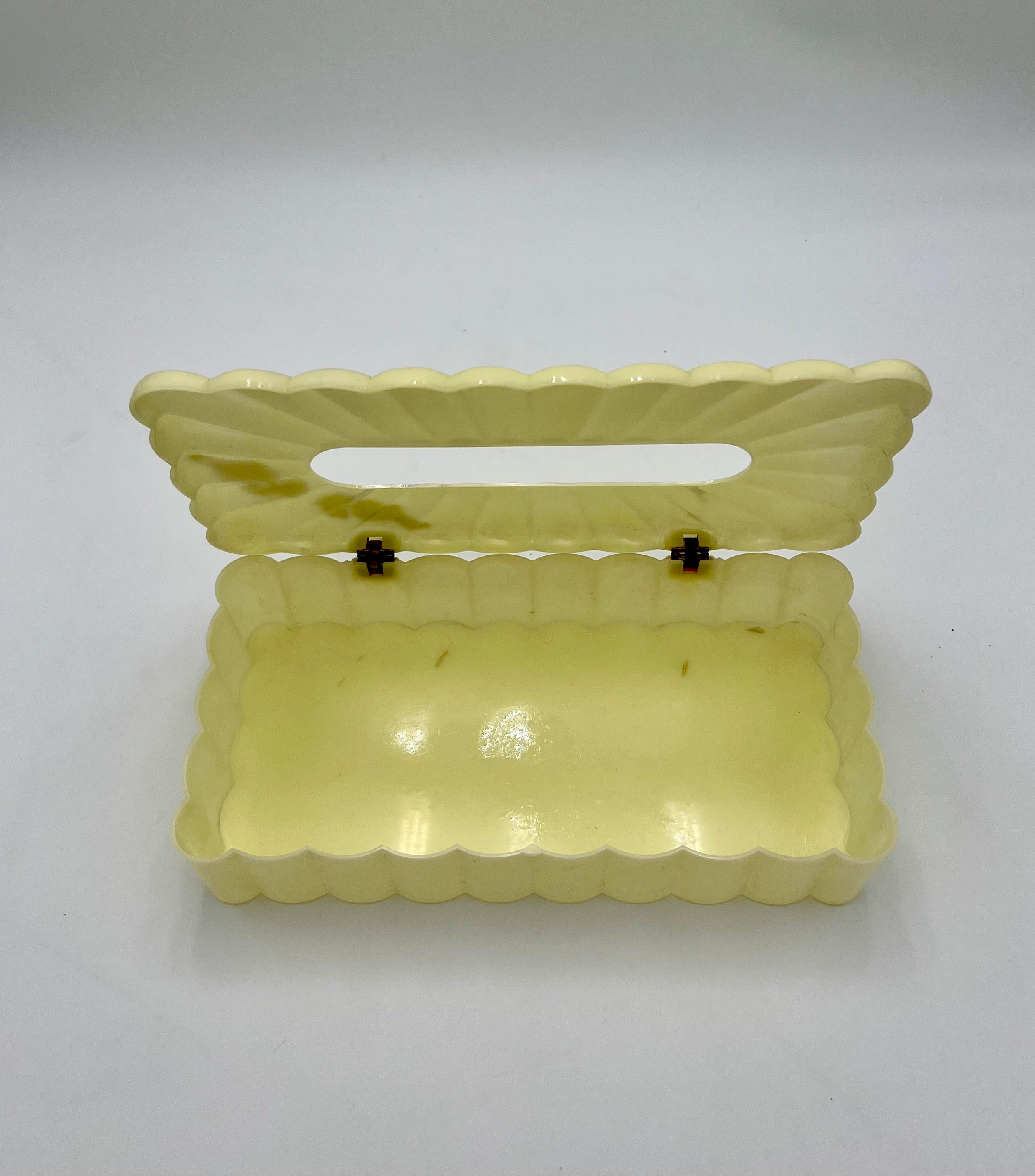VINTAGE MENDA CO. YELLOW LUCITE TISSUE BOX COVER WITH WHITE FLORAL ACCENTS – 1950s MID CENTURY VANITY DECOR