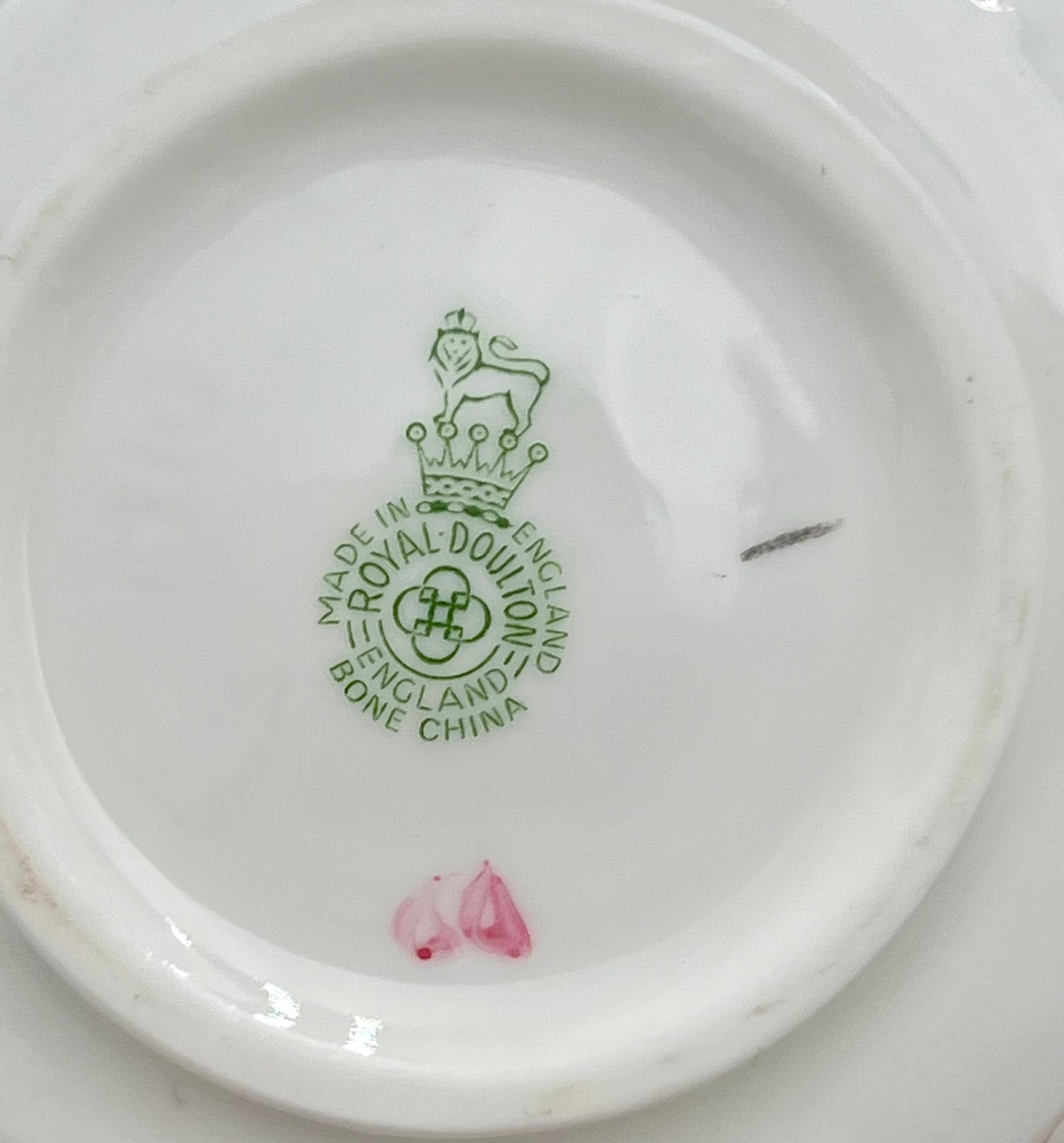 ROYAL DOULTON HANDMADE BONE CHINA FLORAL POSY (c. 1948–1955) – MADE IN ENGLAND