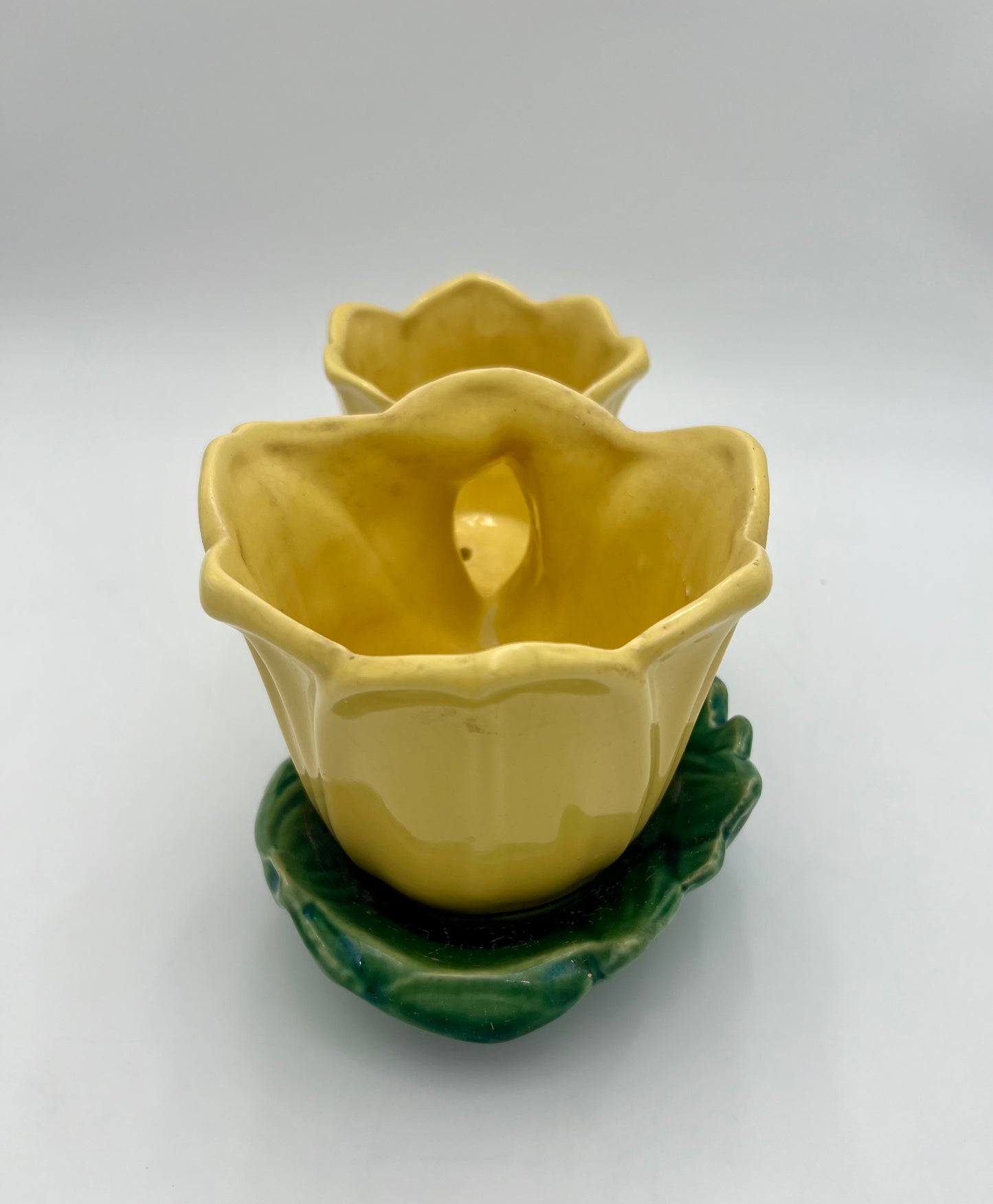 MCCOY POTTERY DOUBLE YELLOW TULIP PLANTER WITH A SWALLOW, CIRCA 1948