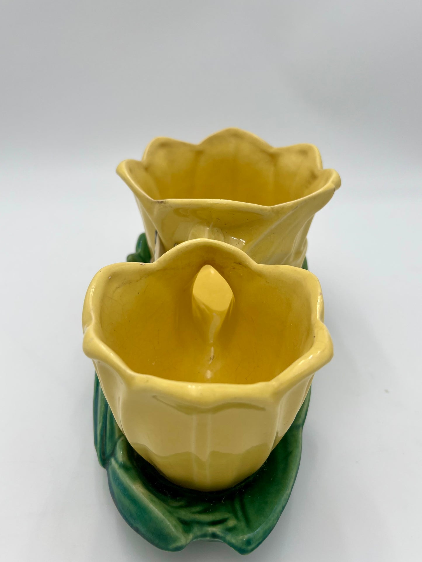 MCCOY POTTERY DOUBLE YELLOW TULIP PLANTER WITH A SWALLOW, CIRCA 1948