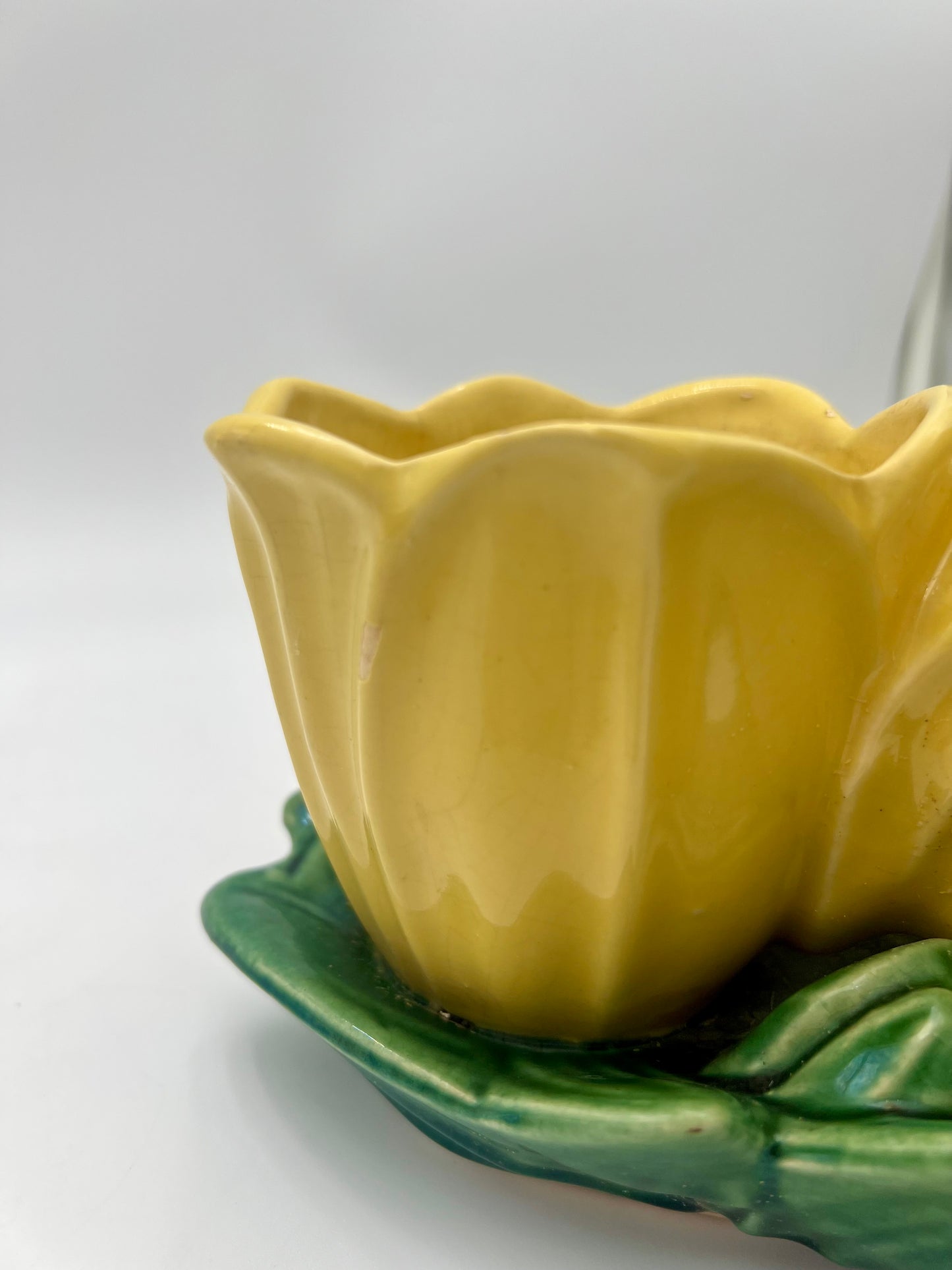 MCCOY POTTERY DOUBLE YELLOW TULIP PLANTER WITH A SWALLOW, CIRCA 1948