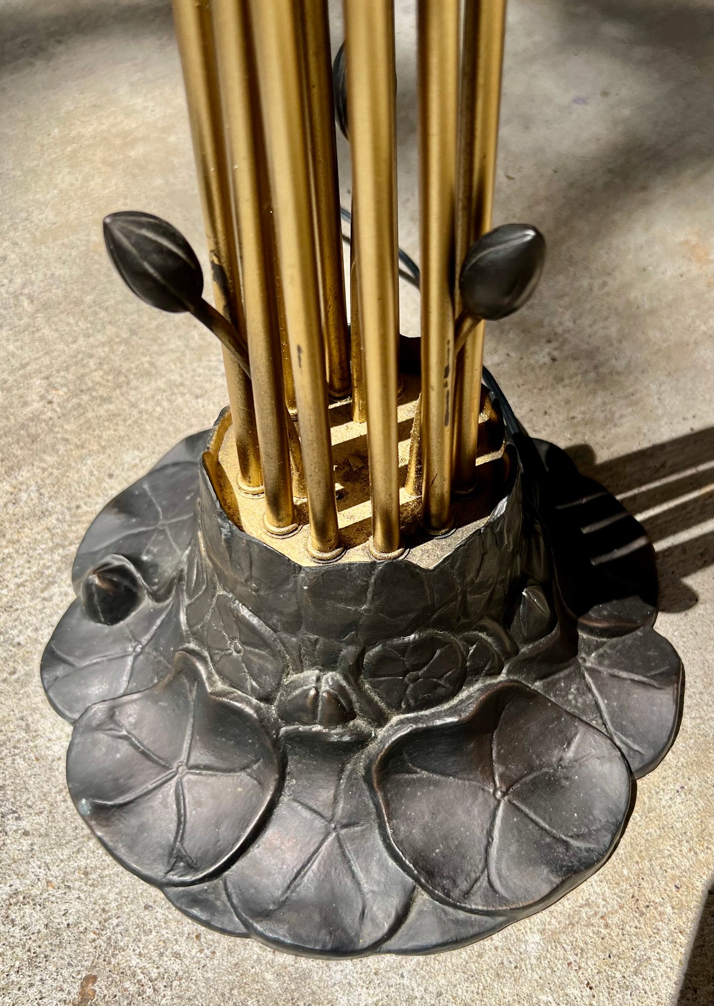 Vintage 1970s Hollywood Regency Brass Tulip Floor Lamp with Lotus Base – Mid Century Modern Waterfall 12-Light Statement Lighting
