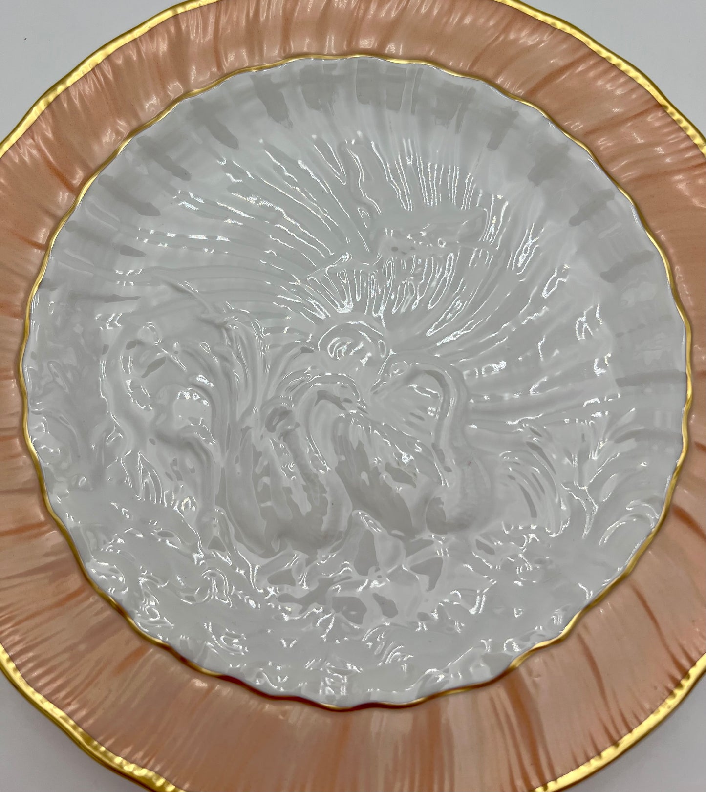 MOTTAHEDEH SALMON, WHITE, AND GOLD SWAN DECORATIVE PLATE, CIRCA 1980S