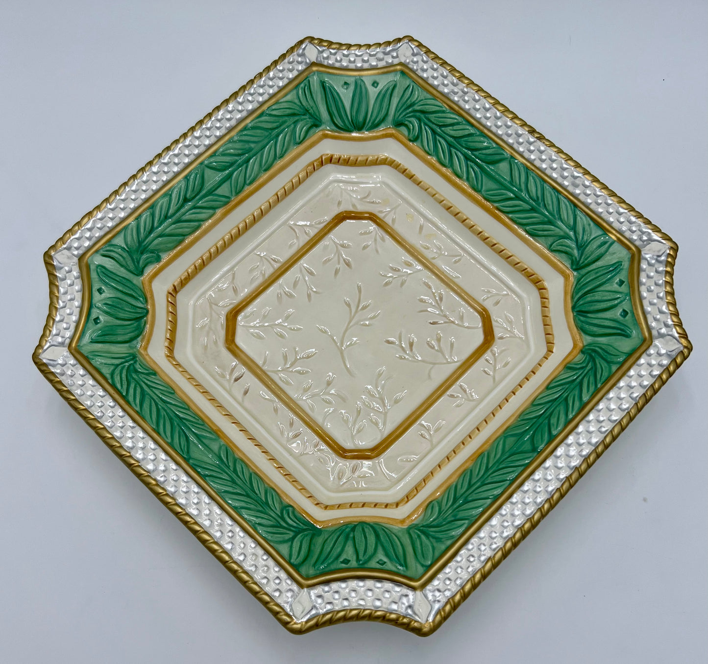 FITZ AND FLOYD ORNATE GREEN. WHITE, AND GOLD DECORATIVE BOWL