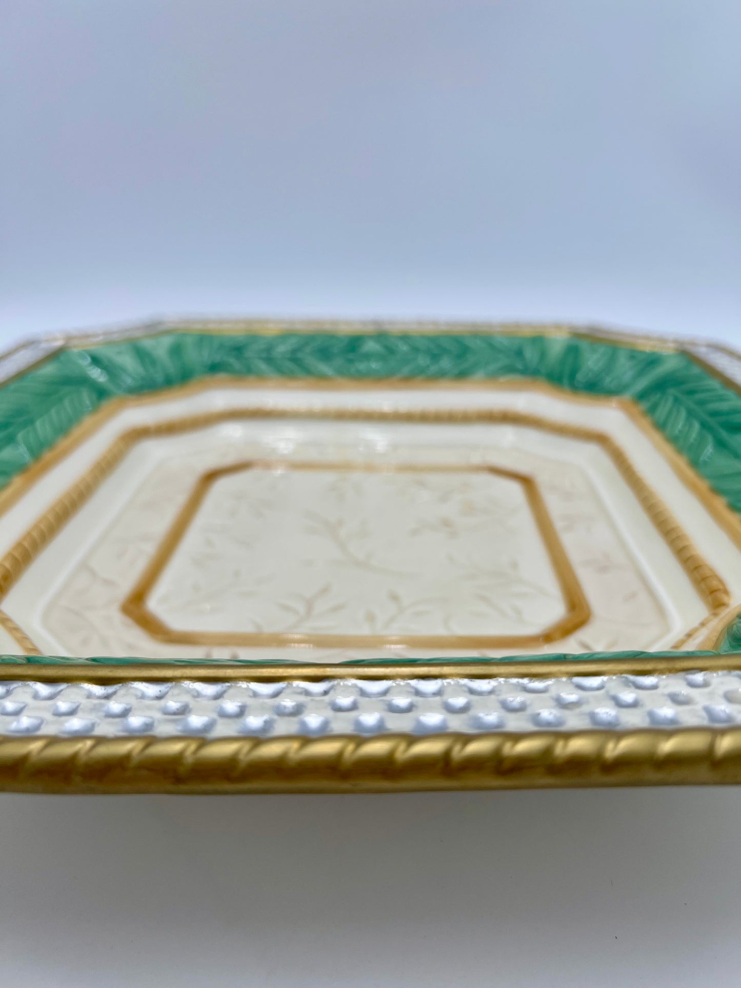 FITZ AND FLOYD ORNATE GREEN. WHITE, AND GOLD DECORATIVE BOWL