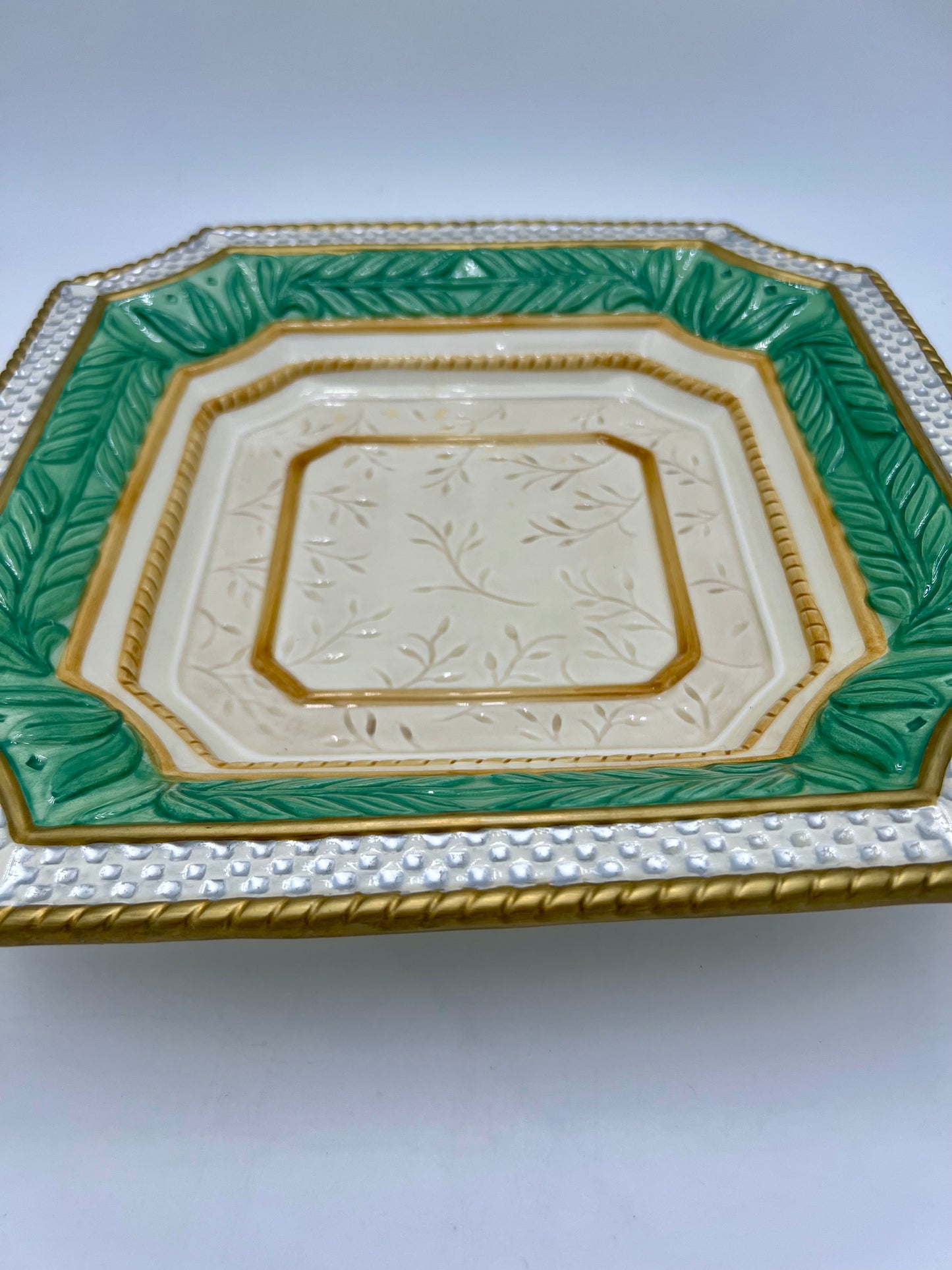 FITZ AND FLOYD ORNATE GREEN. WHITE, AND GOLD DECORATIVE BOWL