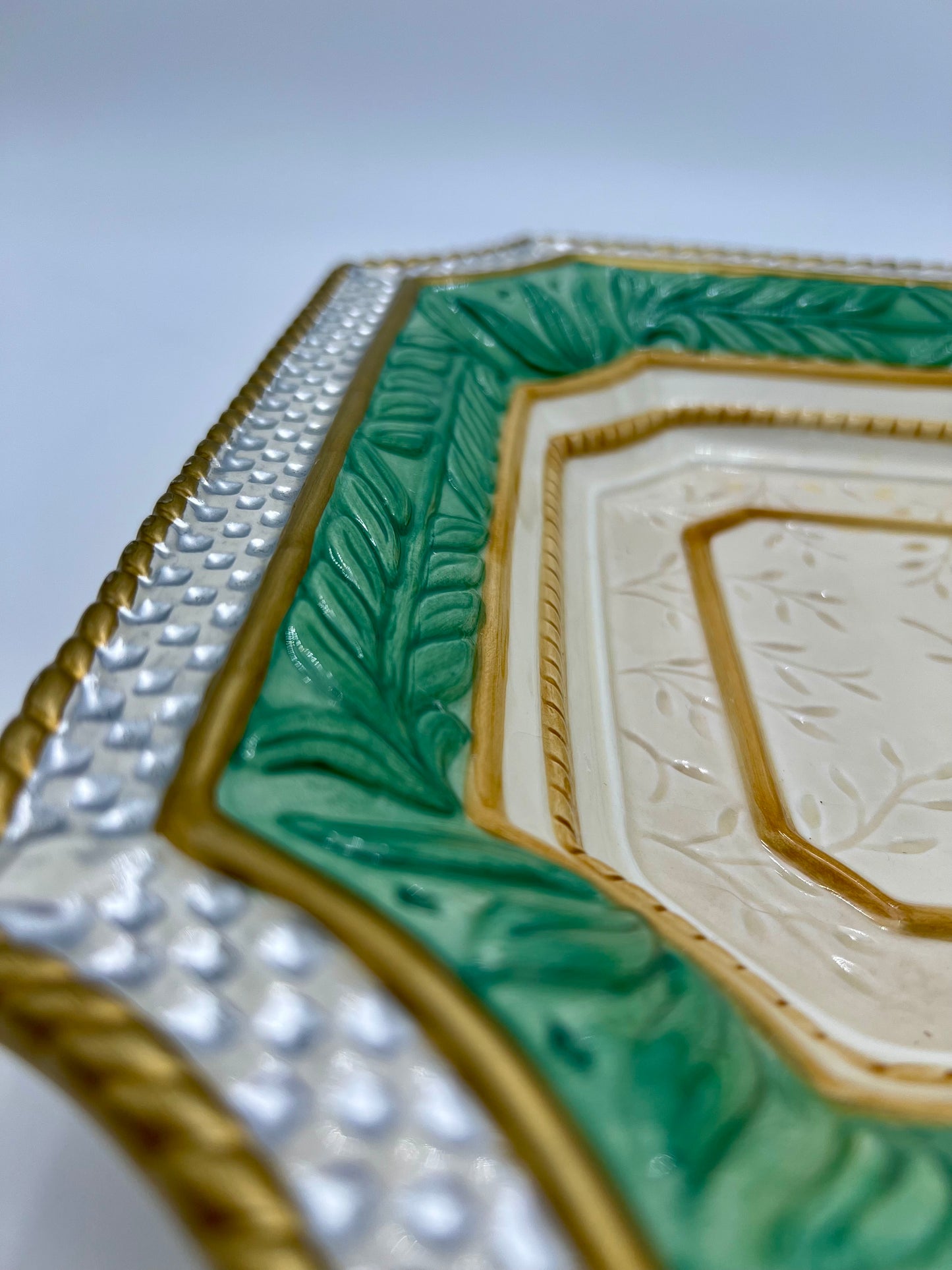 FITZ AND FLOYD ORNATE GREEN. WHITE, AND GOLD DECORATIVE BOWL