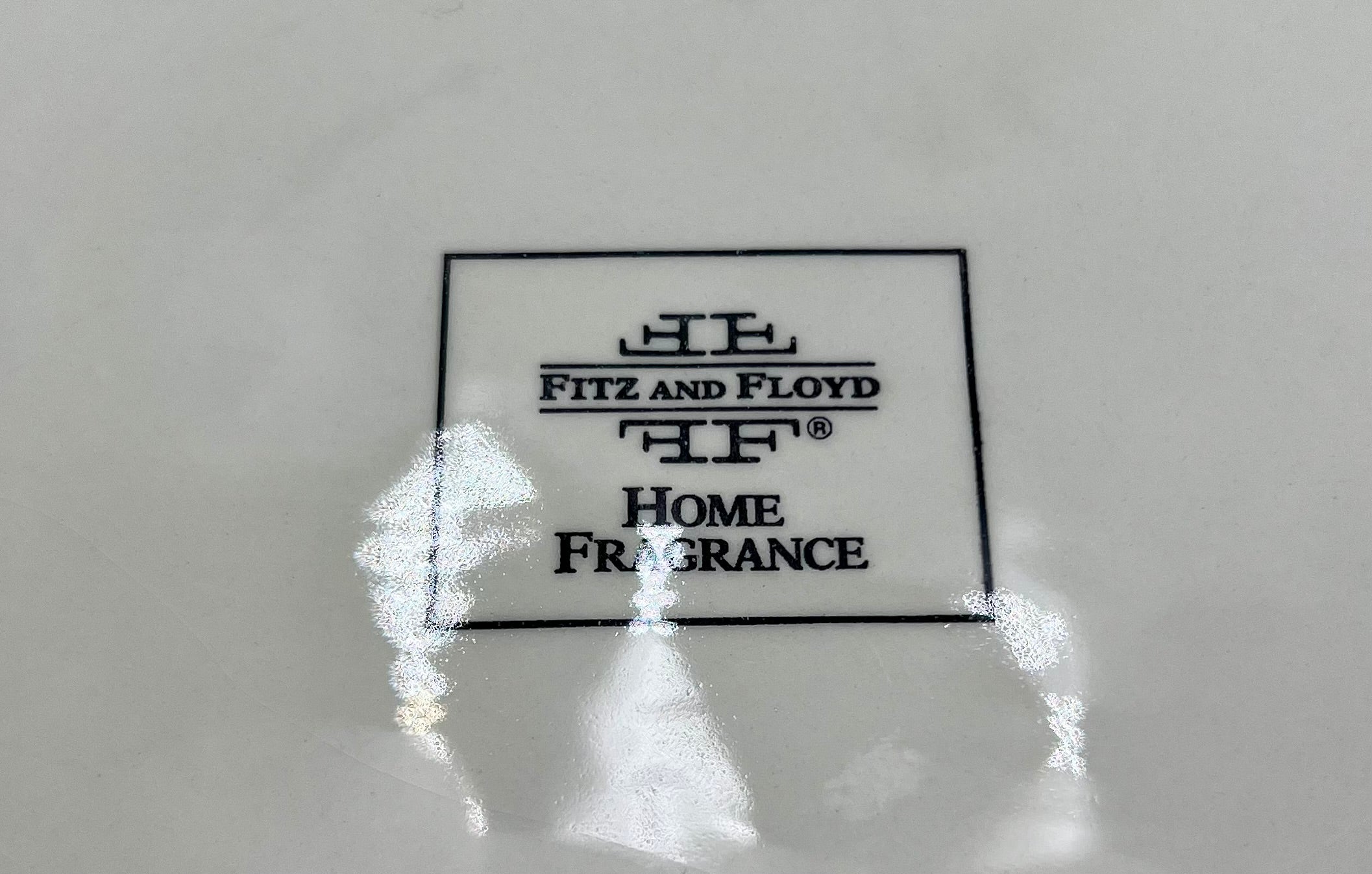FITZ AND FLOYD ORNATE GREEN. WHITE, AND GOLD DECORATIVE BOWL