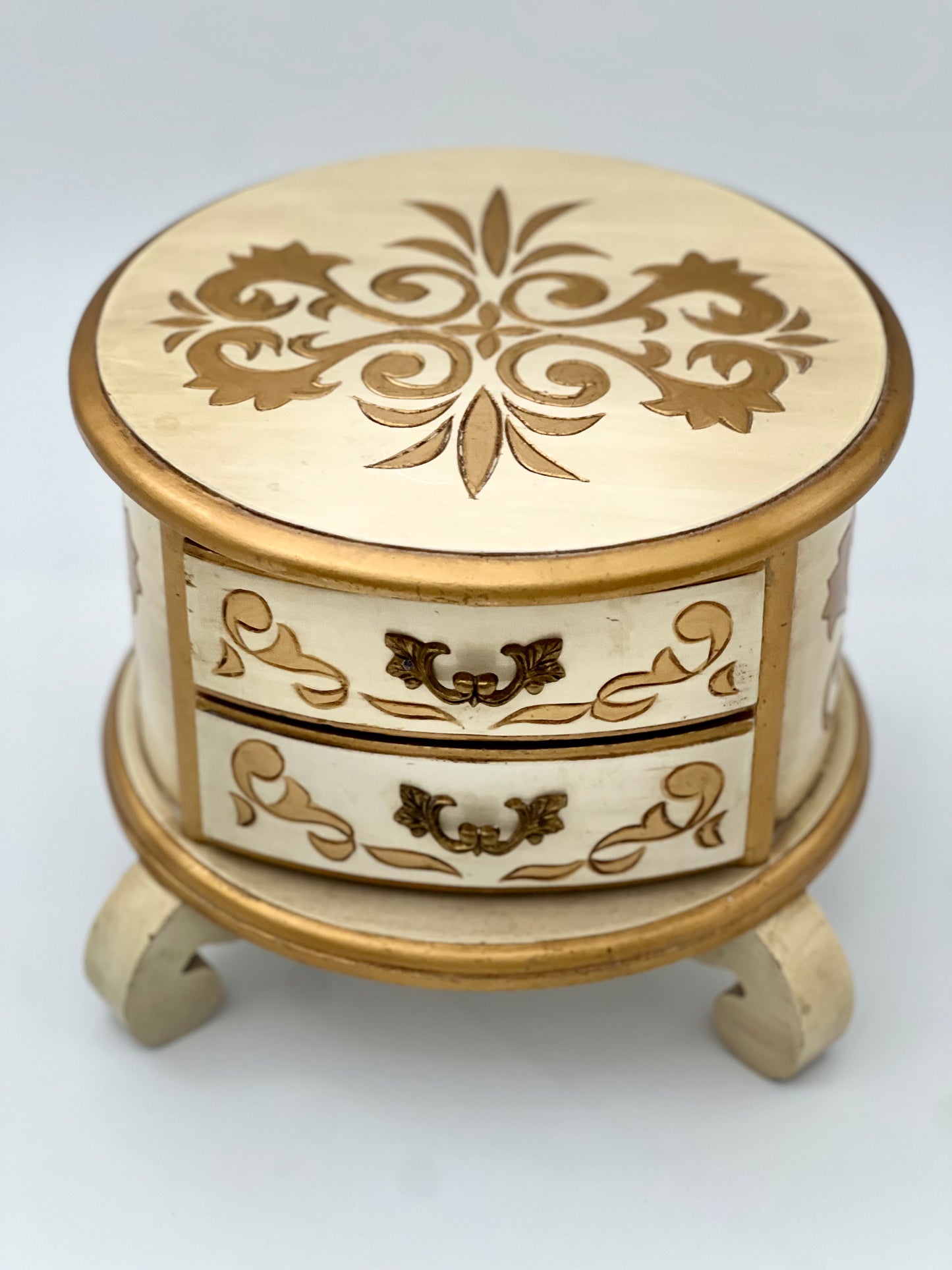 VINTAGE ITALIAN FLORENTINE ROUND GOLD AND IVORY JEWELRY BOX