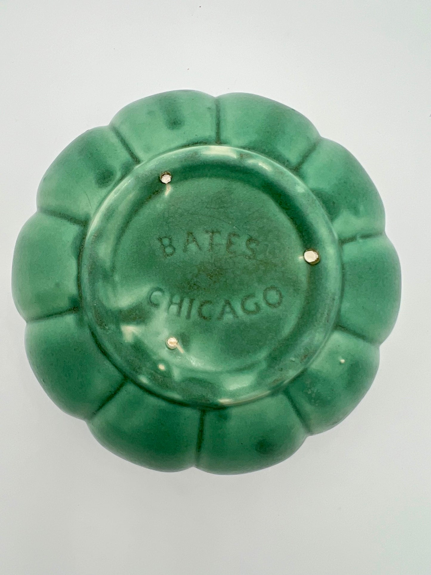 RARE SIGNED 1935 ART DECO BATES POTTERY OF CHICAGO SCALLOPED GREEN PLANTER BOWL