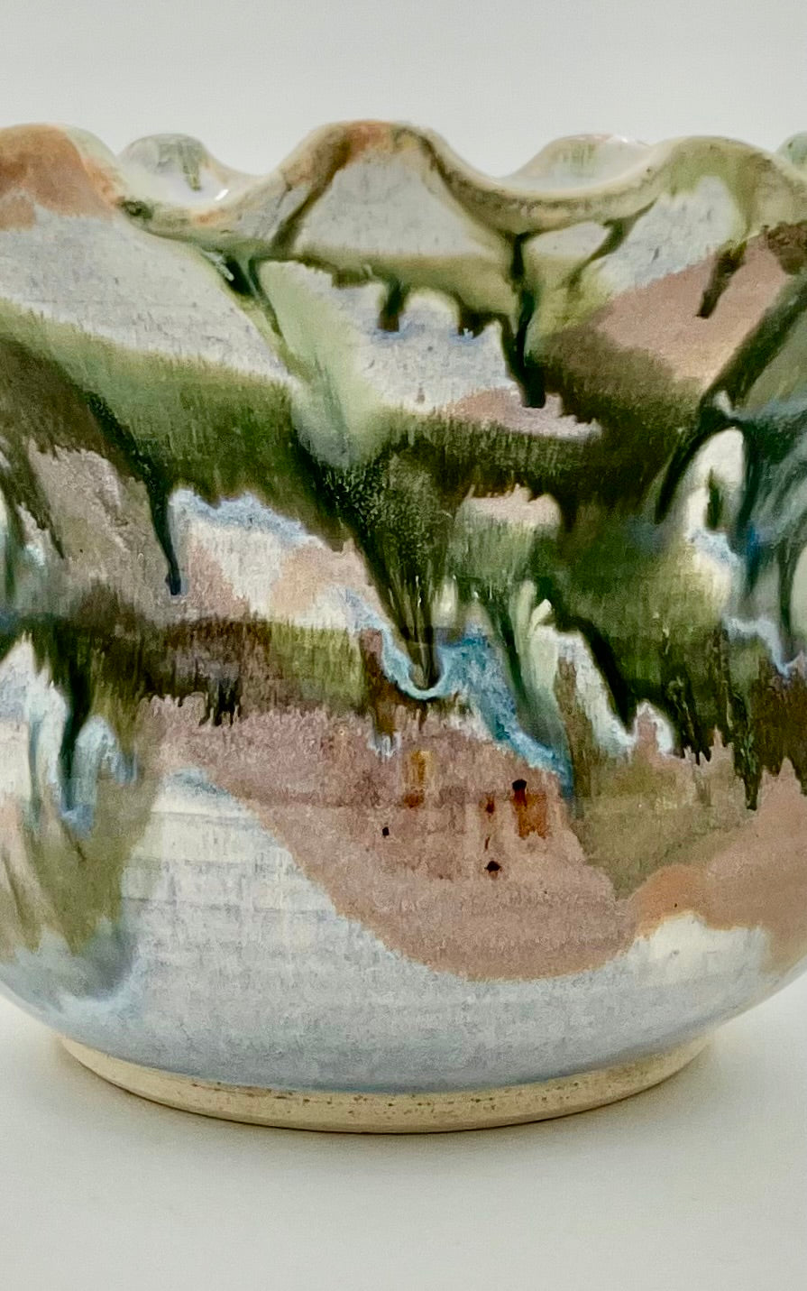 1989 ARTIST SIGNED GLAZED POTTERY ABSTRACT SCALLOPED BOWL
