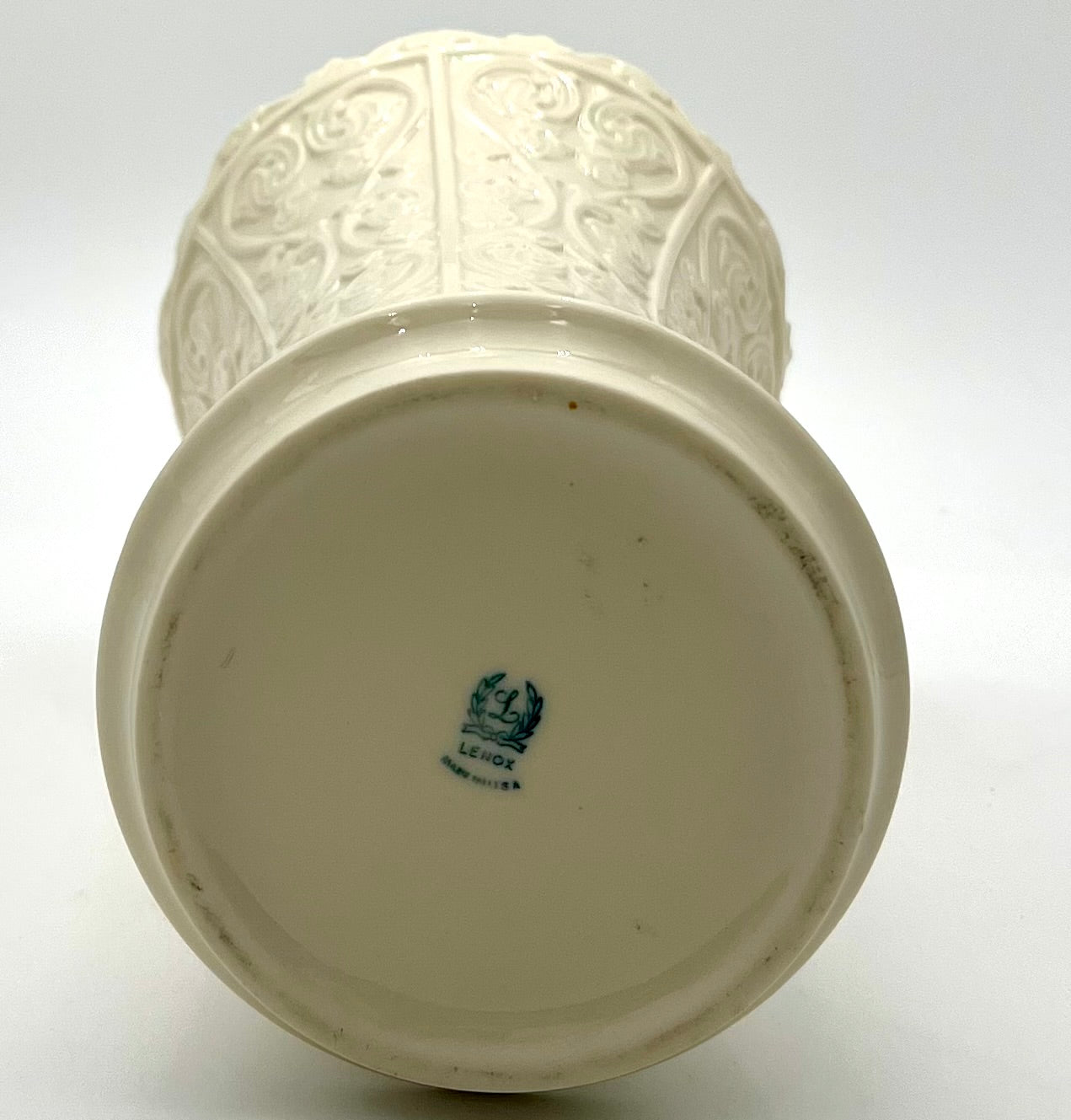 VINTAGE LENOX IVORY EMBOSSED PORCELAIN VASE – SCALLOPED RIM, RAISED FLORAL SCROLL DESIGN, 1930s–1950s MADE IN USA
