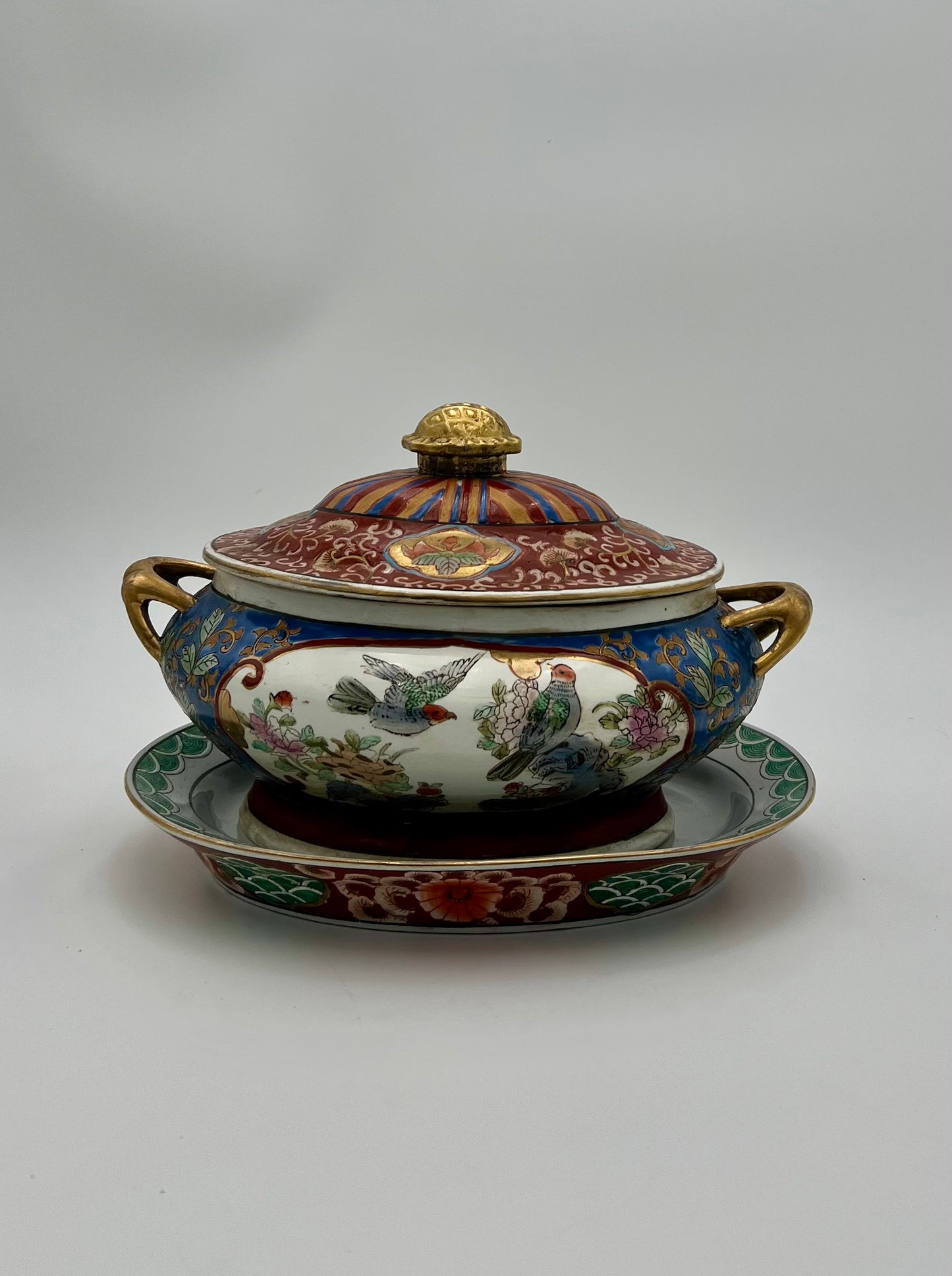 ANTIQUE SATSUMA HAND PAINTED LIDDED TUREEN WITH TRAY
